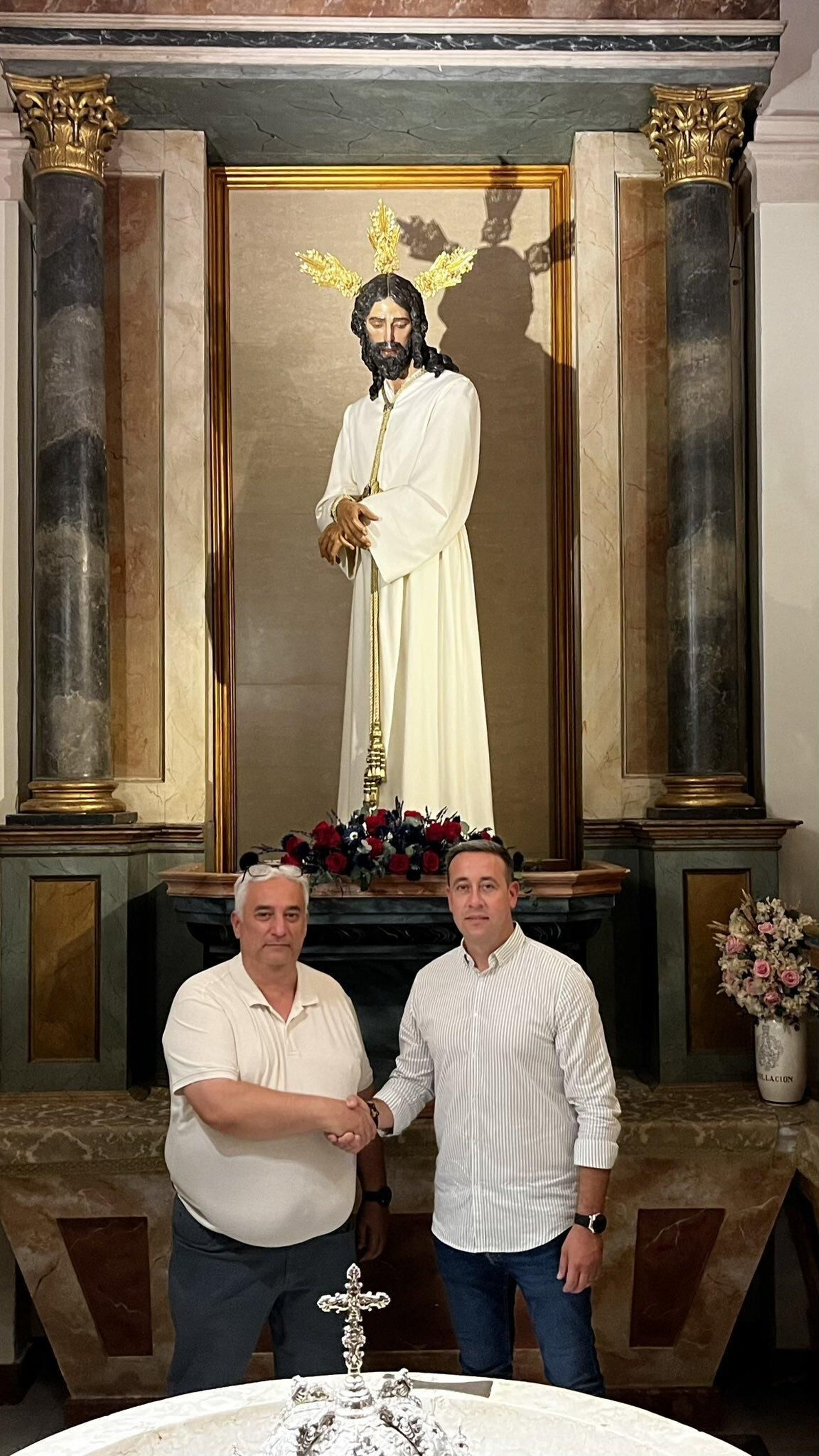 Firma del contrato entre ambas partes