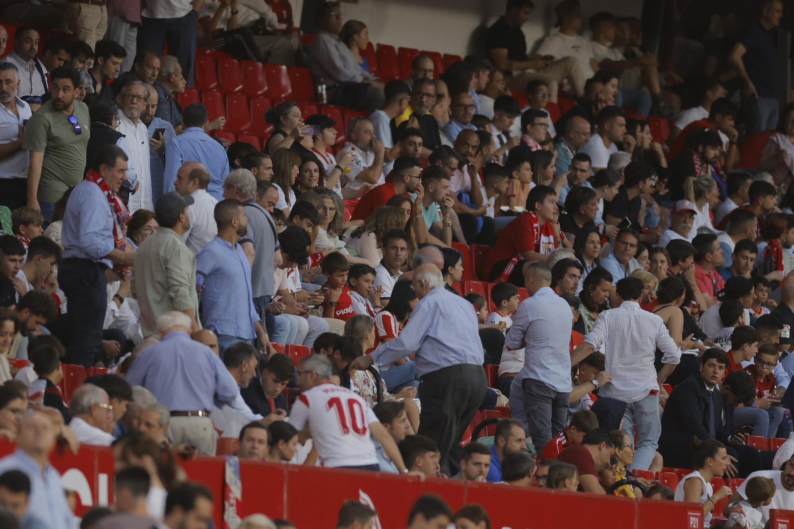 Búscate en las fotos del Sevilla -Villarreal