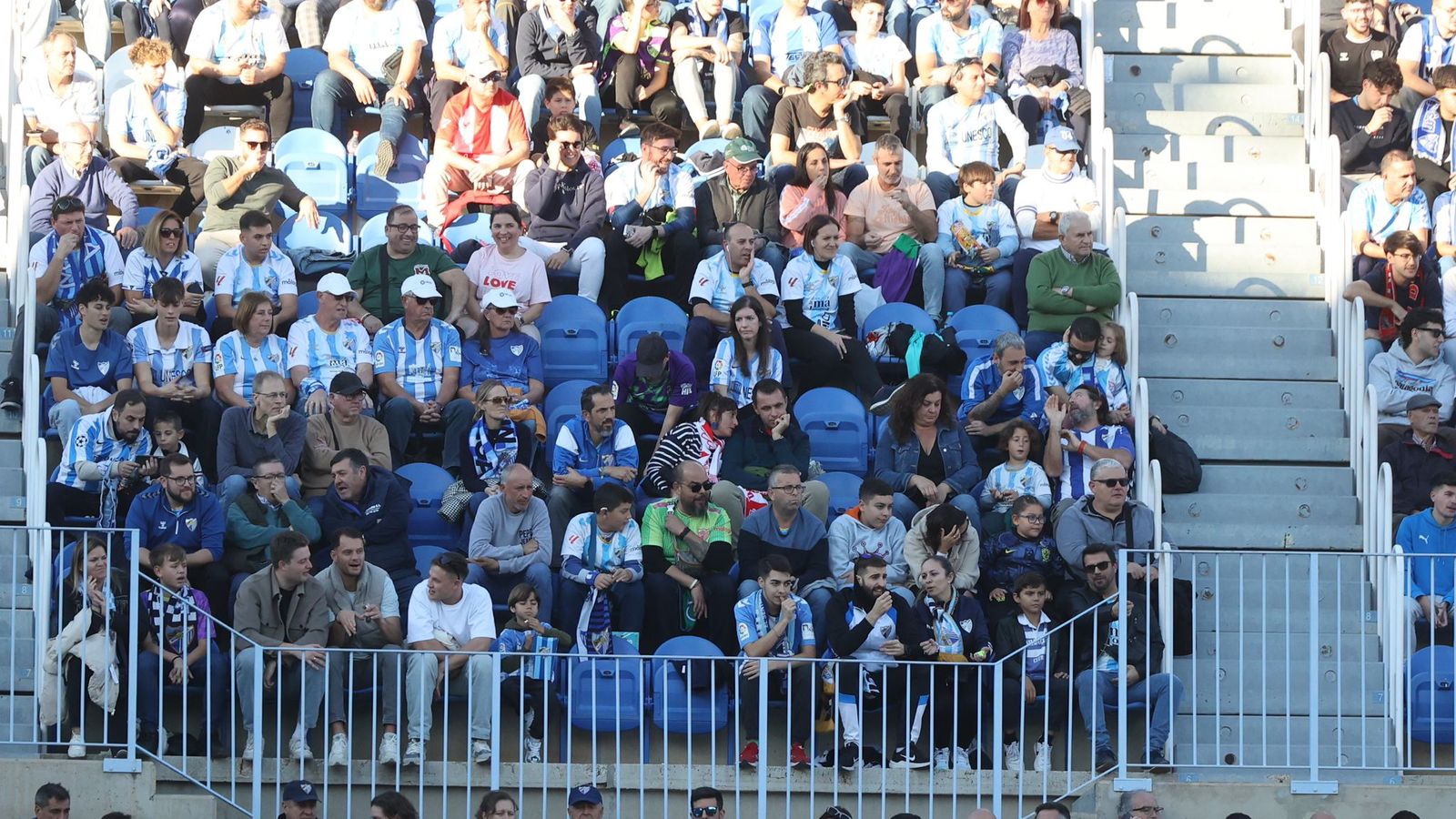 Búscate en el Málaga CF-Almería en las gradas de La Rosaleda