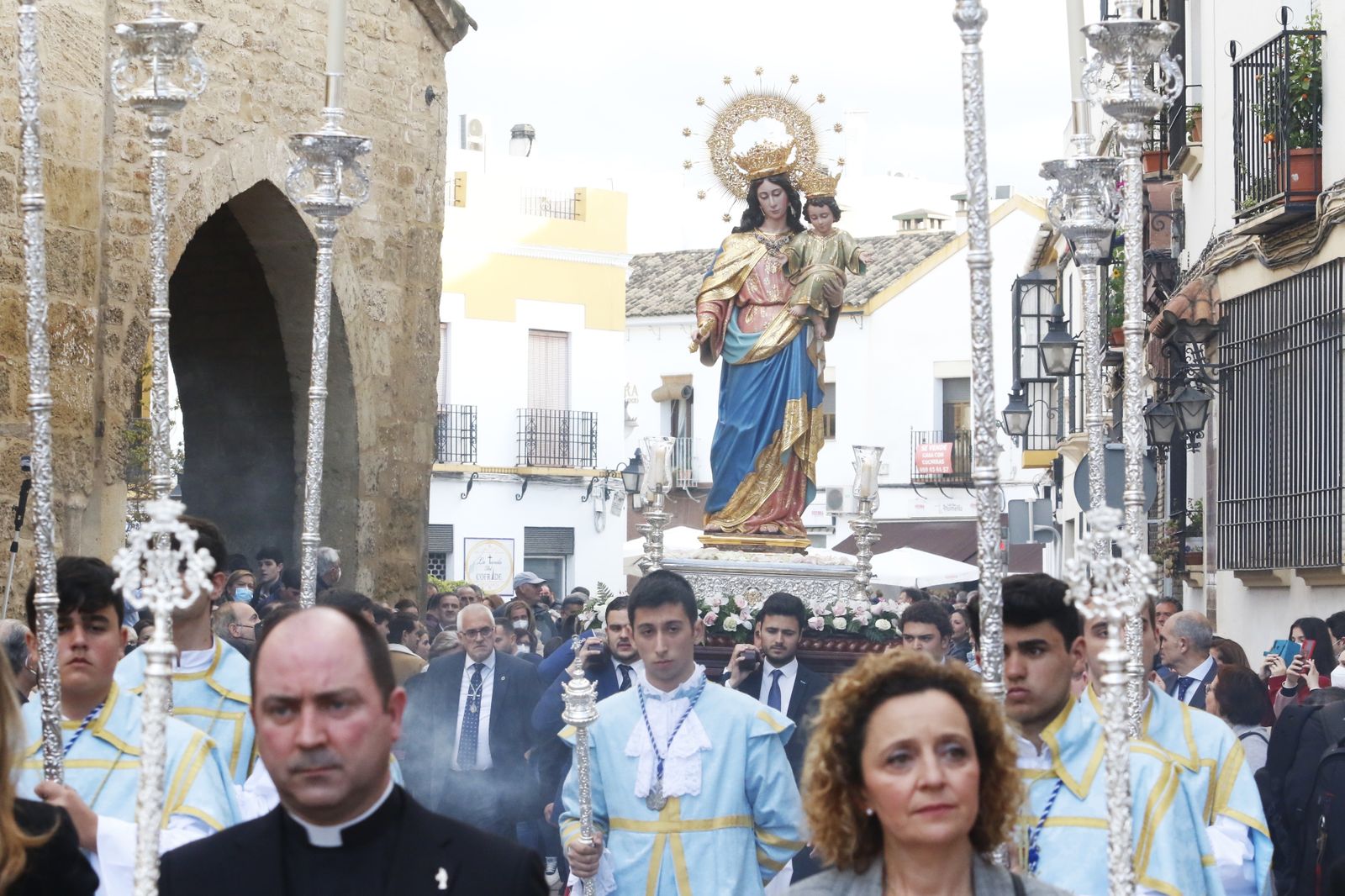 El traslado de María Auxiliadora de Córdoba tras su restauración, en imágenes