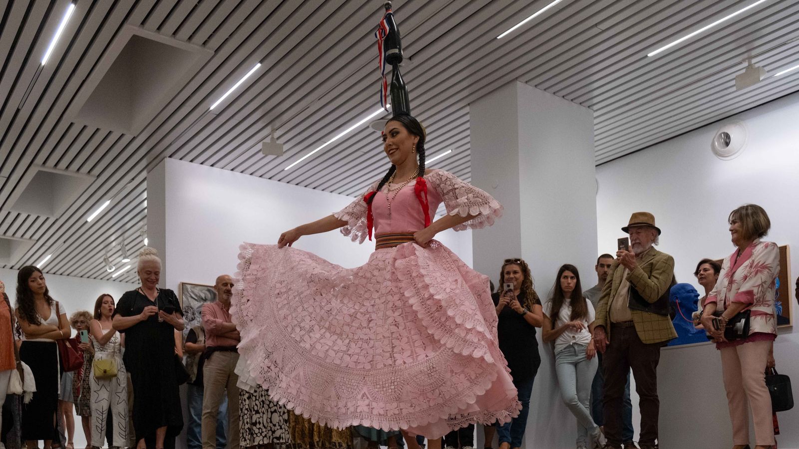 Baile tradicional en la inauguración de la exposición.