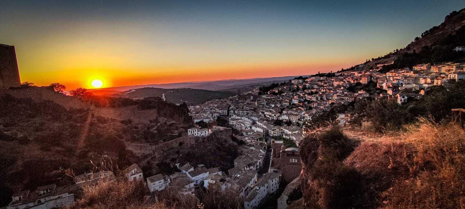 El recorido termina con una panorámica preciosa del pueblo blanco de Cazorla. El recorido termina con una panorámica preciosa del pueblo blanco de Cazorla.