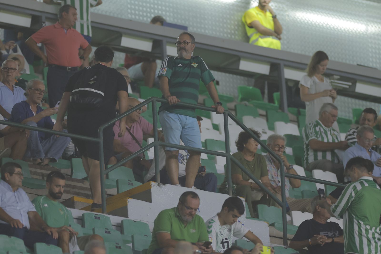 Búscate en las fotos del Betis-Valencia