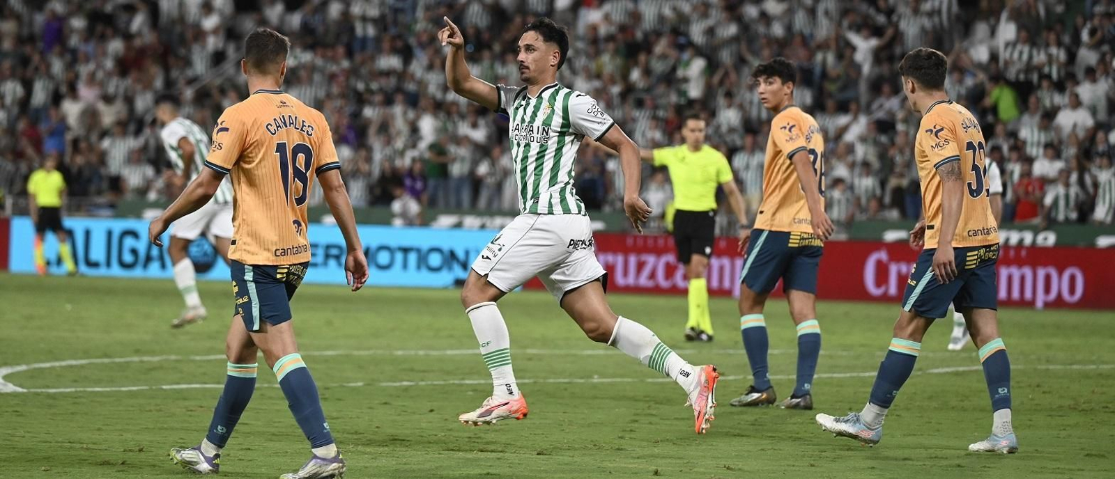 Vilarrasa celebra su gol ante el Racing de Santander.