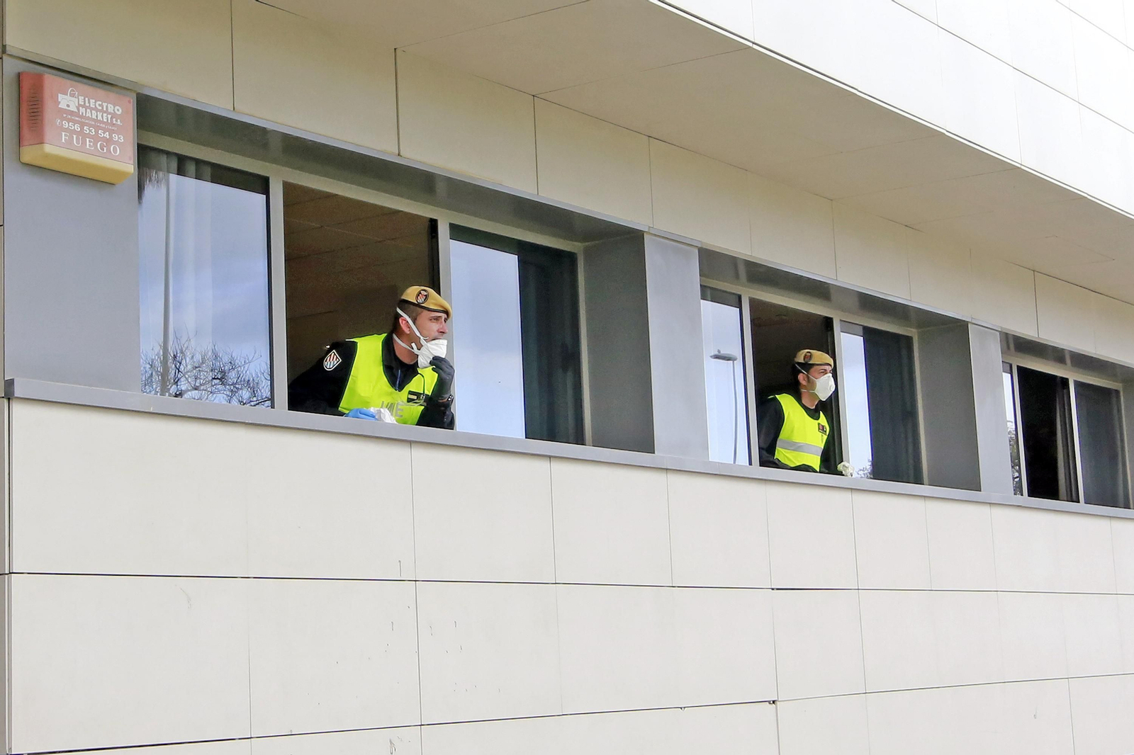 Policía Nacional junto a Infantería de Marina, y la UME en Jerez