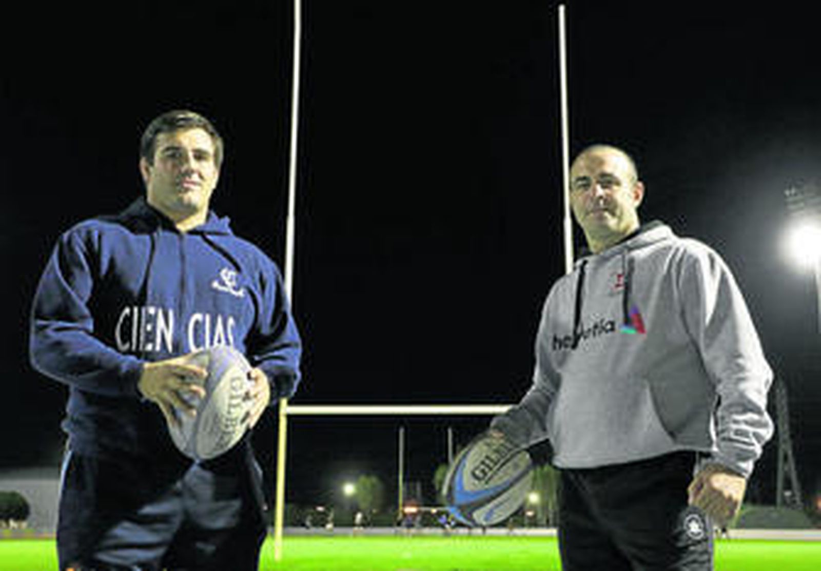 Juan González y Teo Olivares, técnicos del Cioencias y Helvetia respectivamente, posan en la previa del partido.