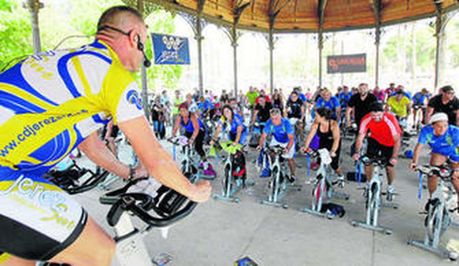 Una de las actividades previstas fue una clase de 'spinning' para promover una vida saludable.