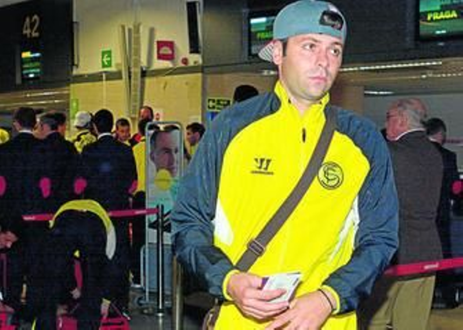 Rusescu, en el aeropuerto de San Pablo, en su último viaje europeo con el Sevilla.
