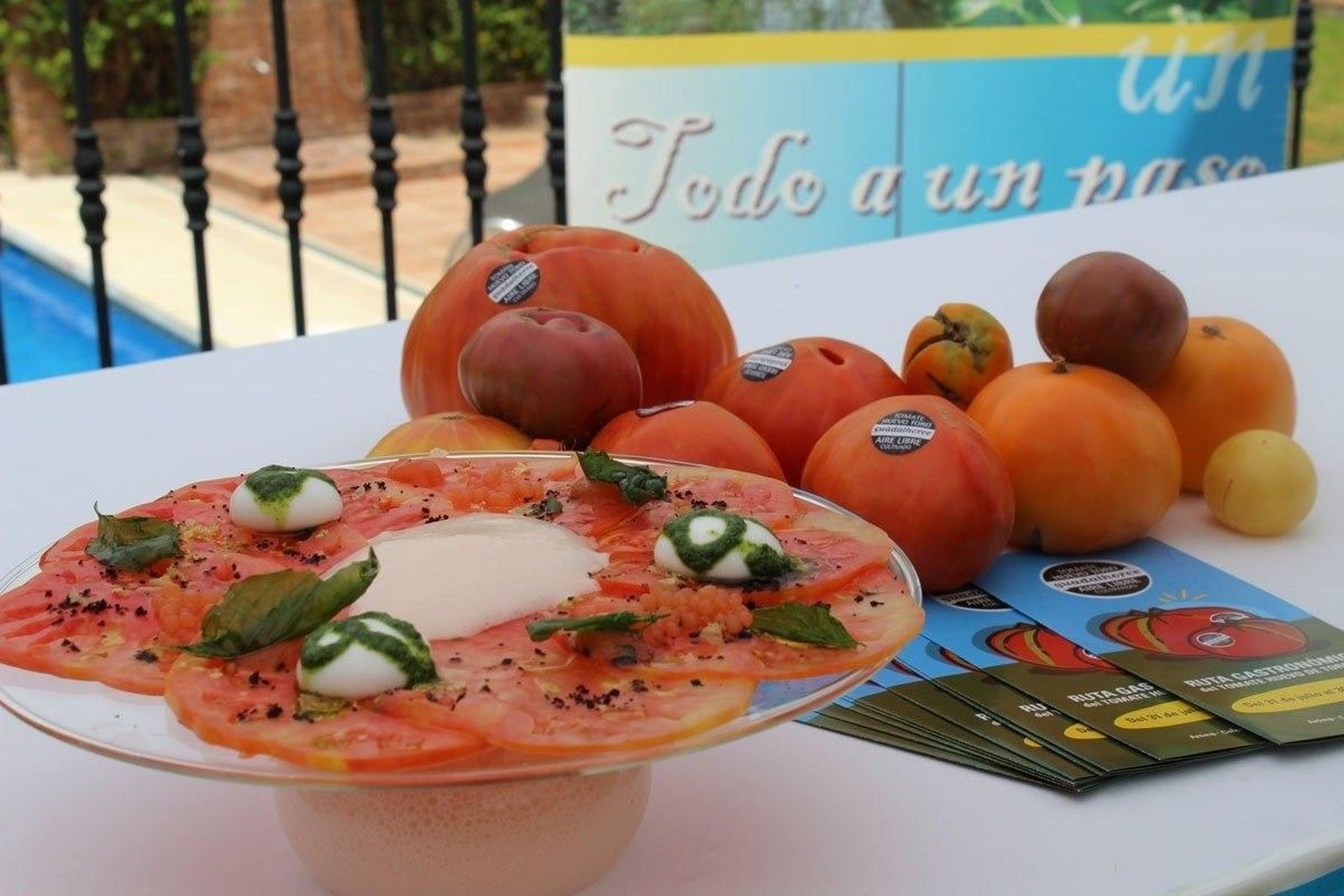 Un plato de tomate huevo de toro.