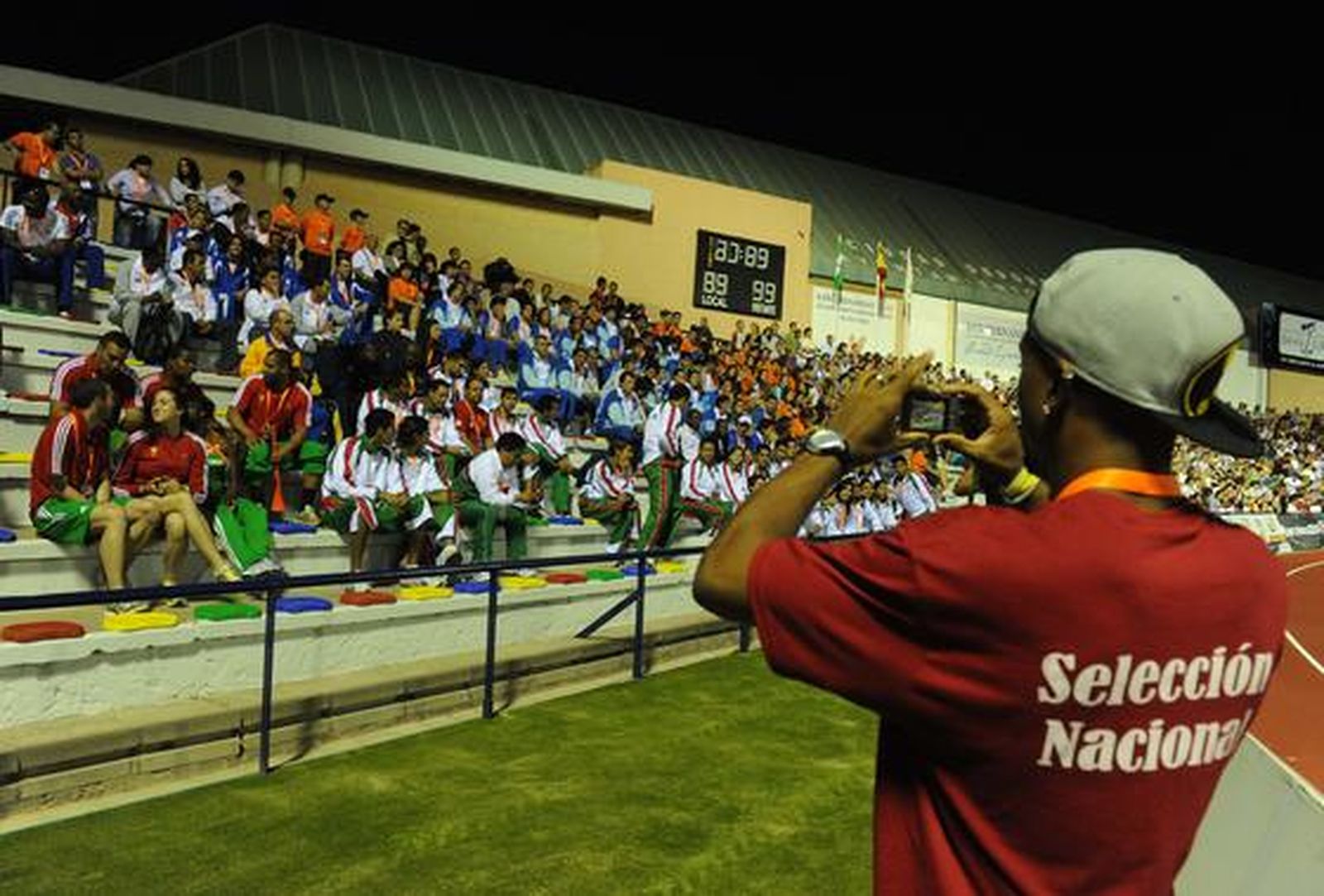 Luz y color en Bahía Sur en la ceremonia de apertura de los XIV Juegos Iberoamericanos San Fernando 2010. 

Foto: Elias Pimentel y Joaquin Pino