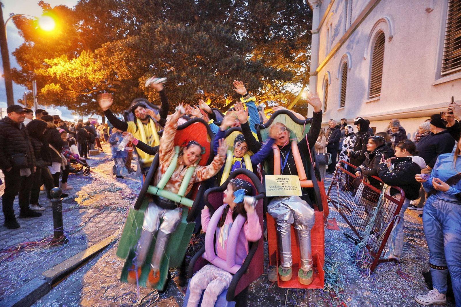 La cabalgata del humo del Carnaval de Cádiz 2023, en imágenes