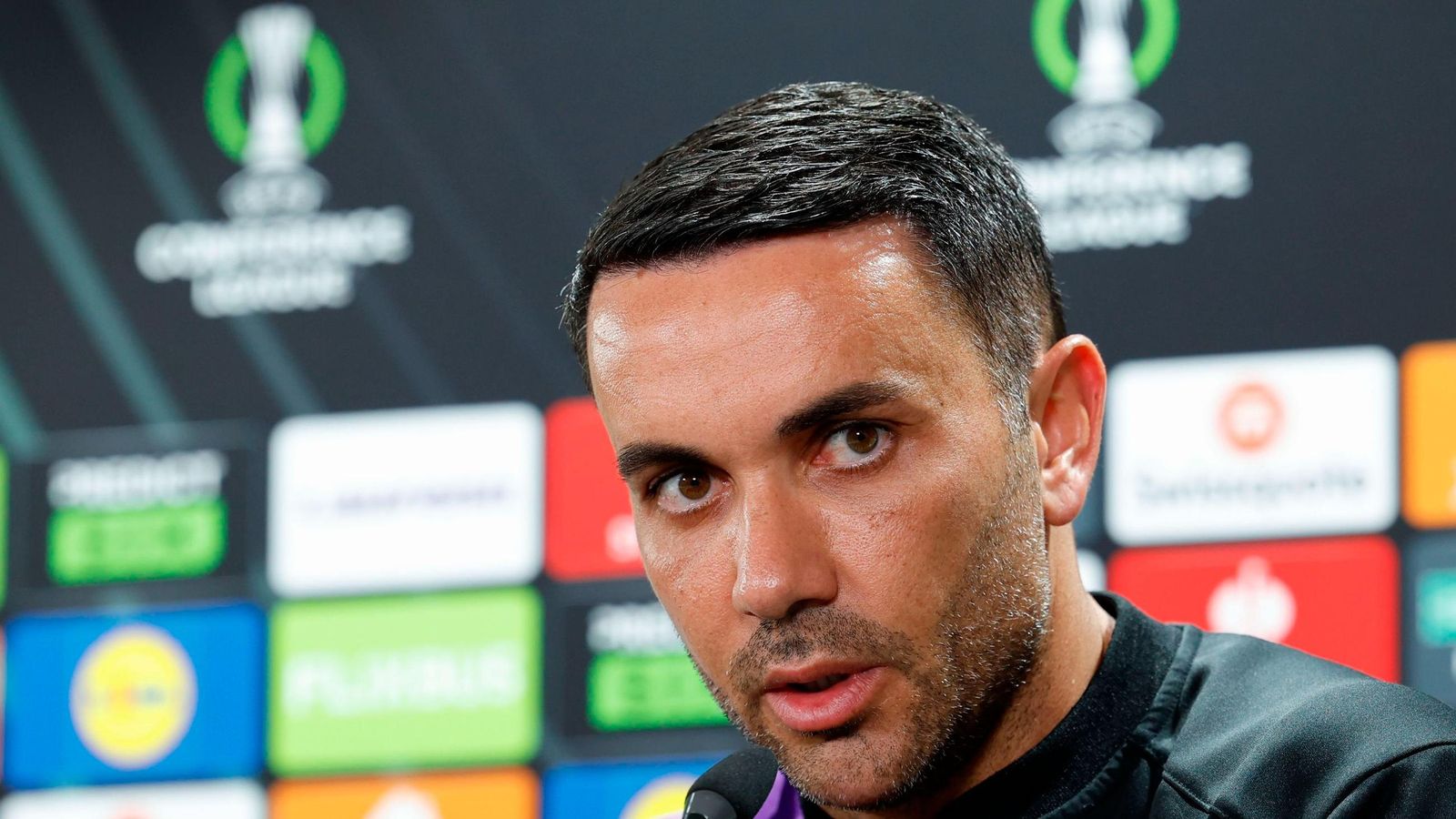 Raffaele Palladino, en ruda de prensa de la Conference League.