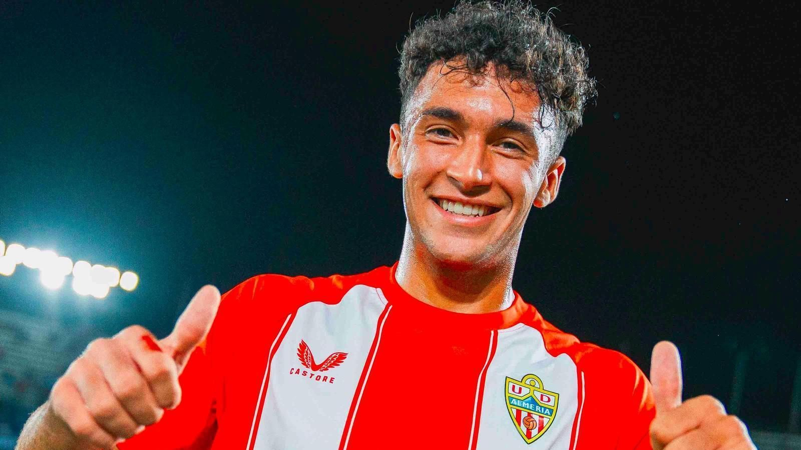 Valen con la camiseta de la UD Almería durante la temporada pasada.