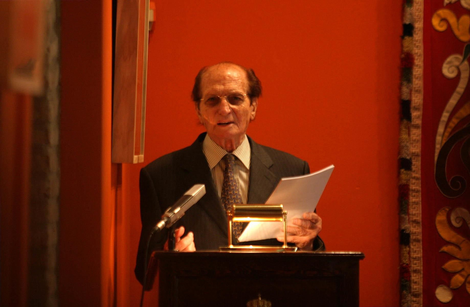 Presentación en Sevilla de su libro 'Desde mi caballo', en 2005.