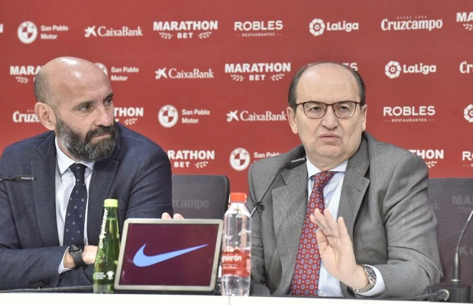 Castro junto a Monchi tras la presentación de En-Nesyri.