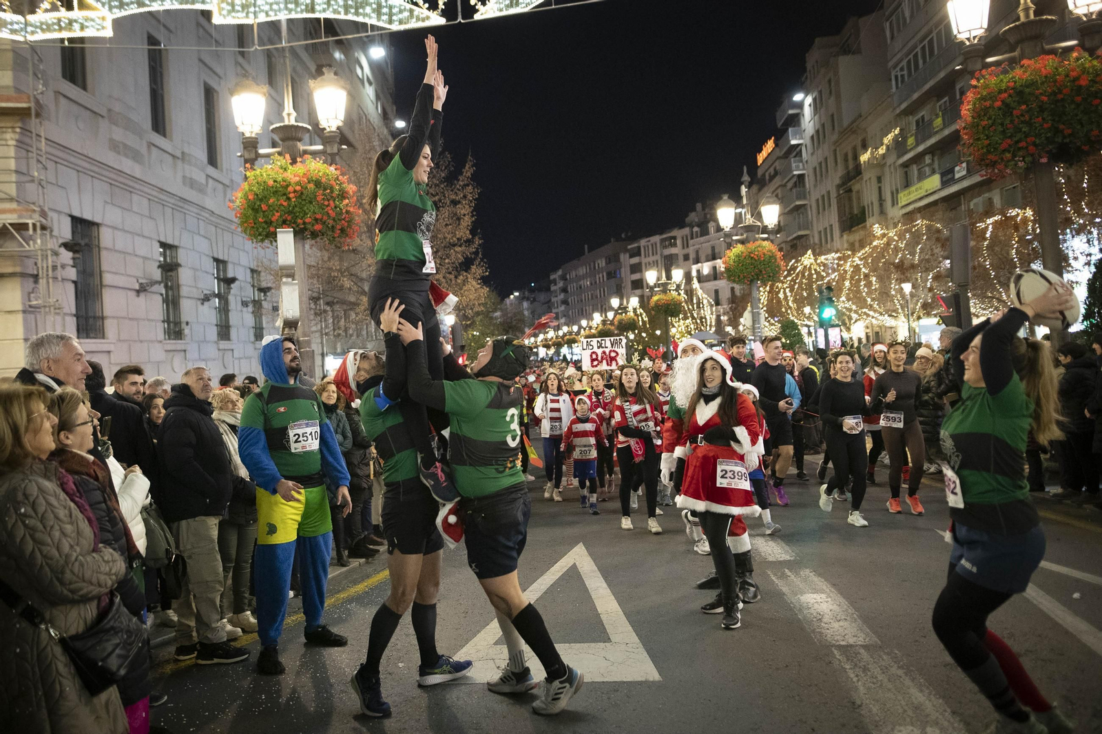 Las mejores imágenes de la 32º Carrera Nocturna de Disfraces de Granada