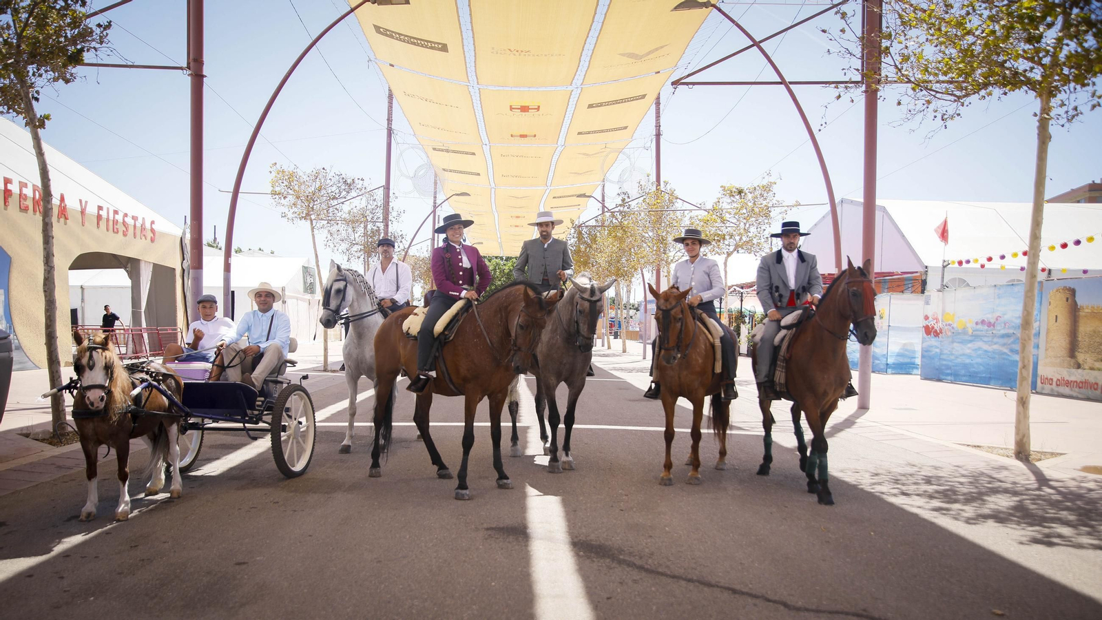 Las imágenes del paseo de Caballos y Carruajes, en el recinto ferial de Almería