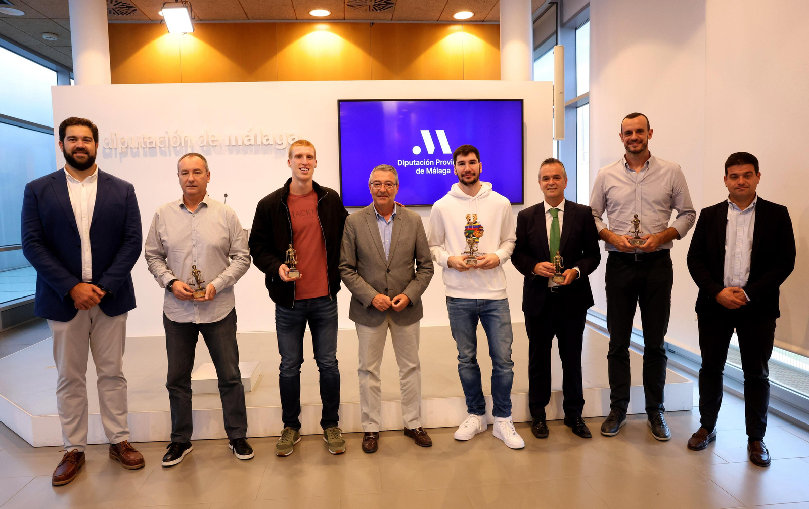 Los campeones de Europa, recibidos por las instituciones