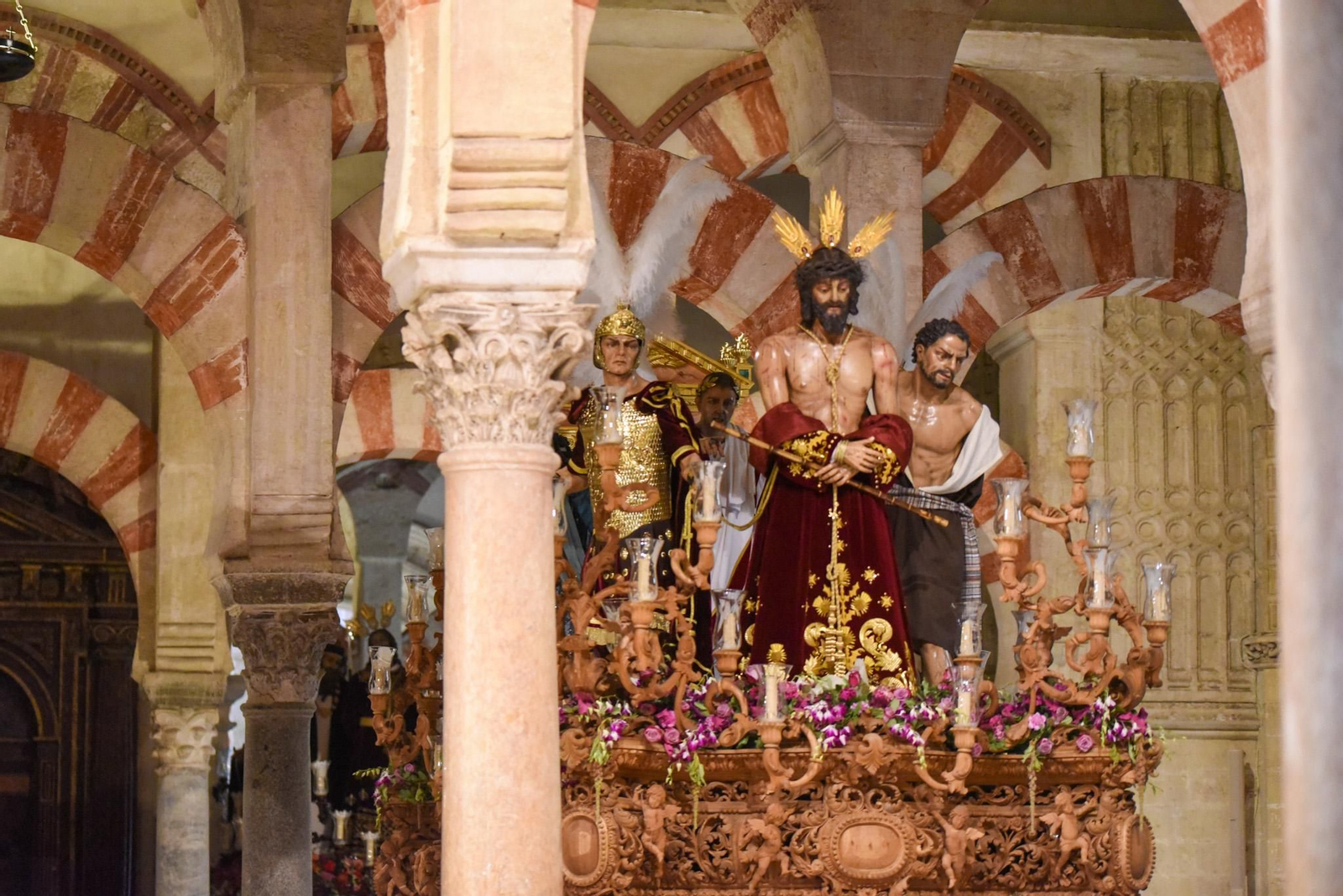 Las mejores fotos de las imágenes del Magno Vía Crucis en la Catedral de Córdoba