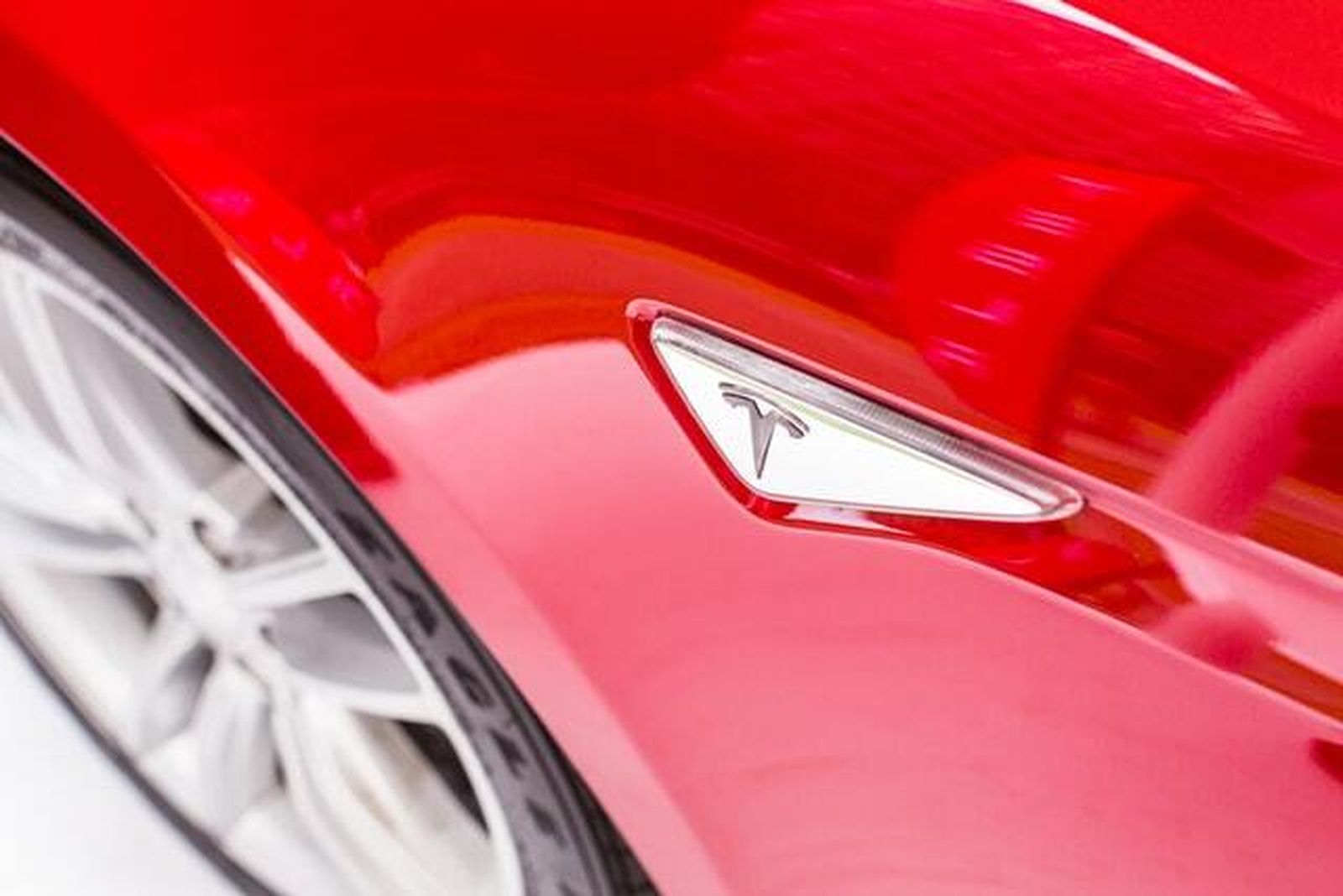 Goodyear fabricará neumáticos con impresoras 3D para los coches de Tesla