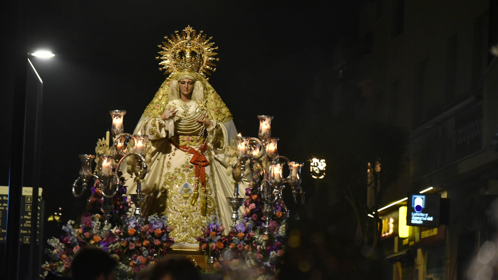 La Magna Mariana de Algeciras por la calle Convento, en imagenes