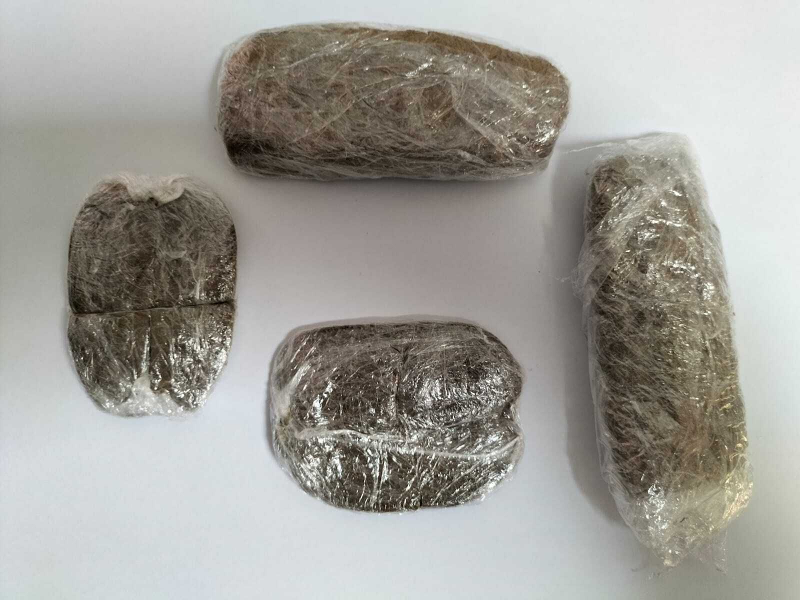 La sustancia incautada durante la inspección de las  zapatillas.