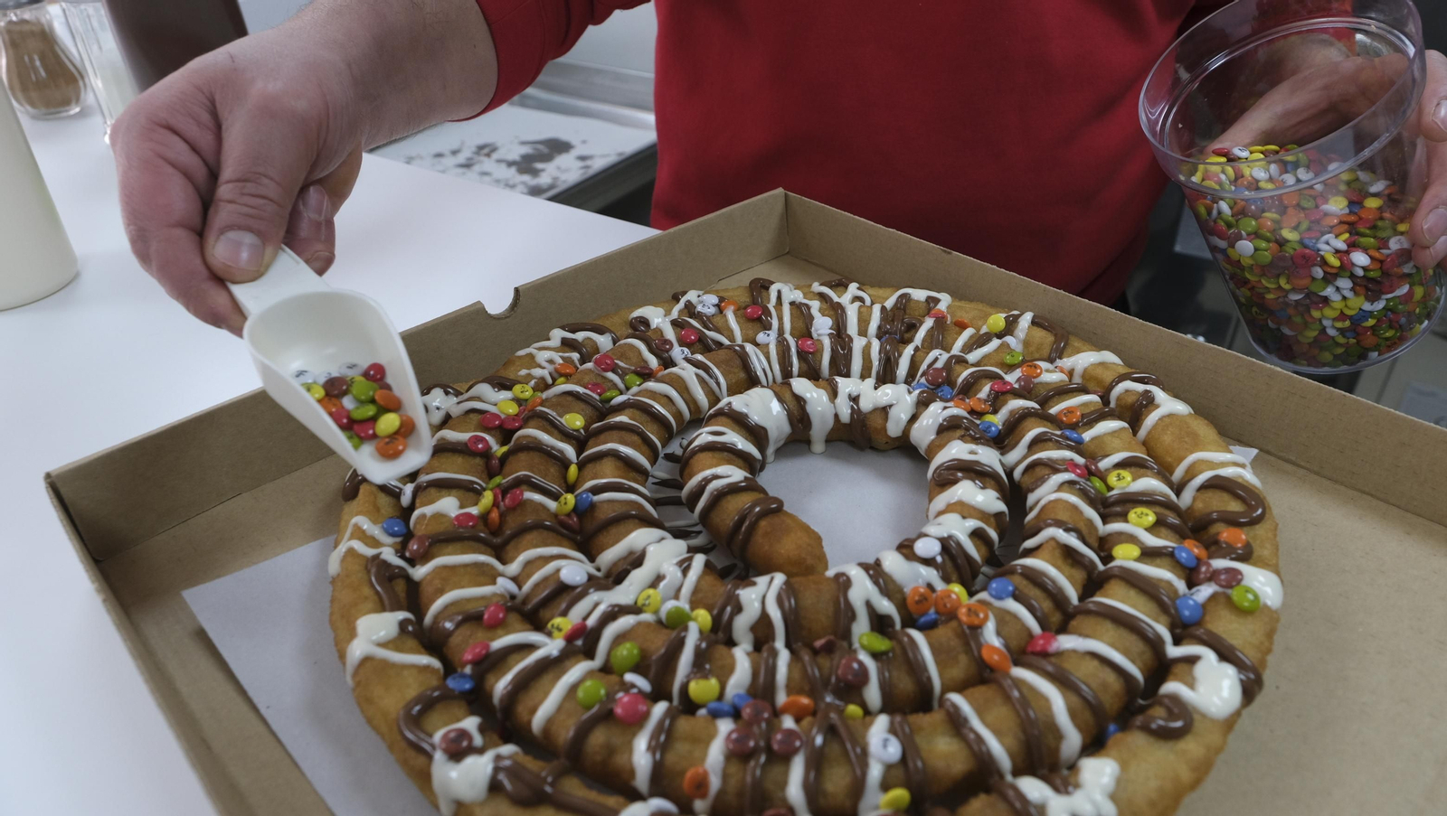 Fotogalería churro-pizza. Churrería Plaza Mayor. Huércal Overa.