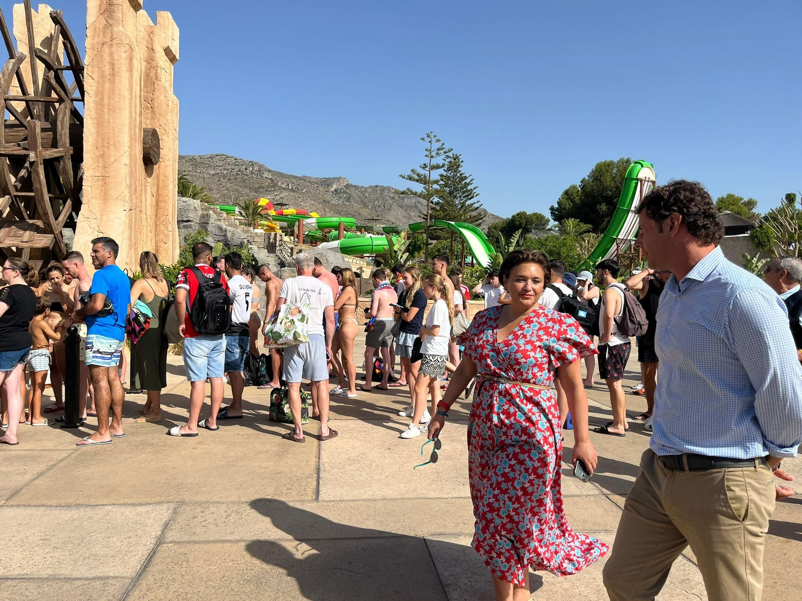 Margarita del Cid, alcaldesa de Torremolinos, junto a David Gómez, director de Aqualand