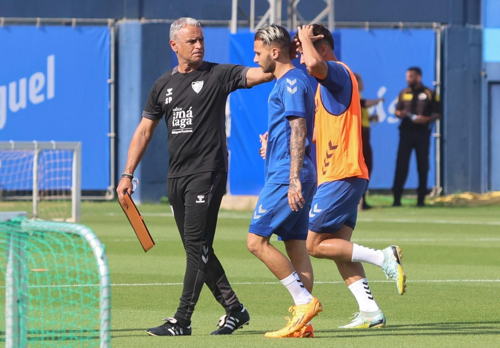 Caras serias en la vuelta al trabajo del Málaga CF