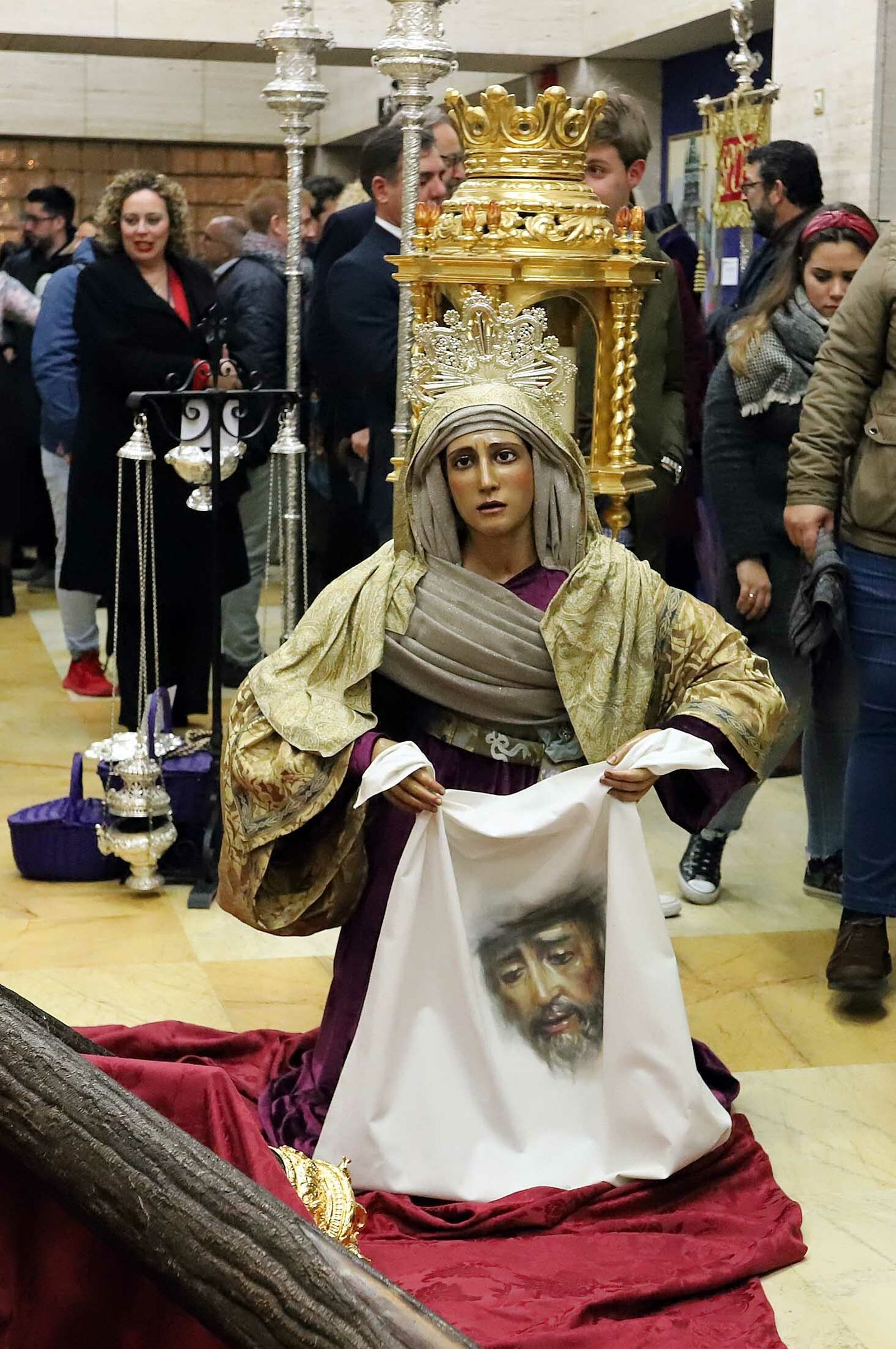 Imágenes de la exposición de la Hdad de las Tres Caídas en la Casa Colón