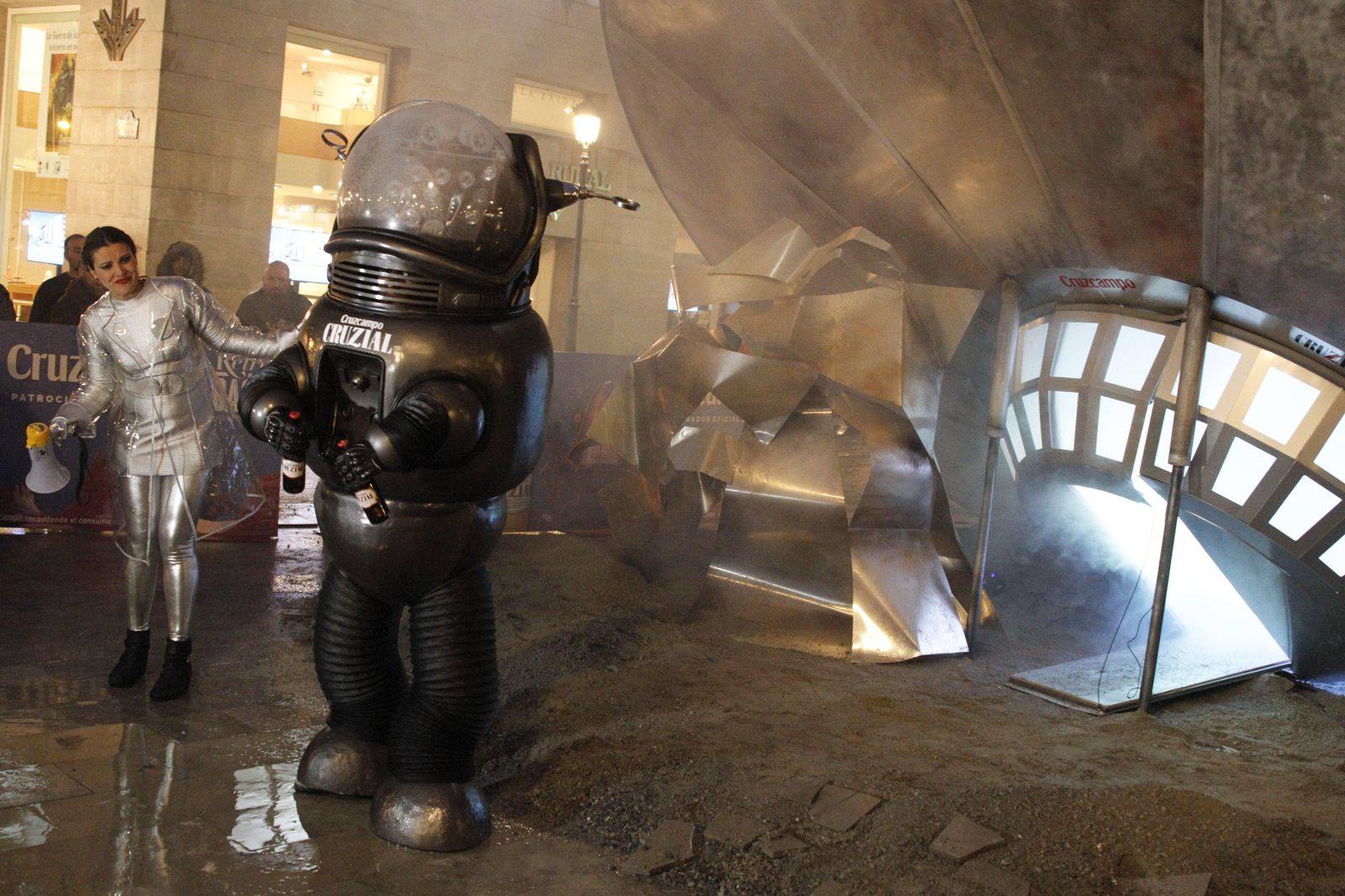 Performance en el centro de la ciudad durante la última edición de Retroback.