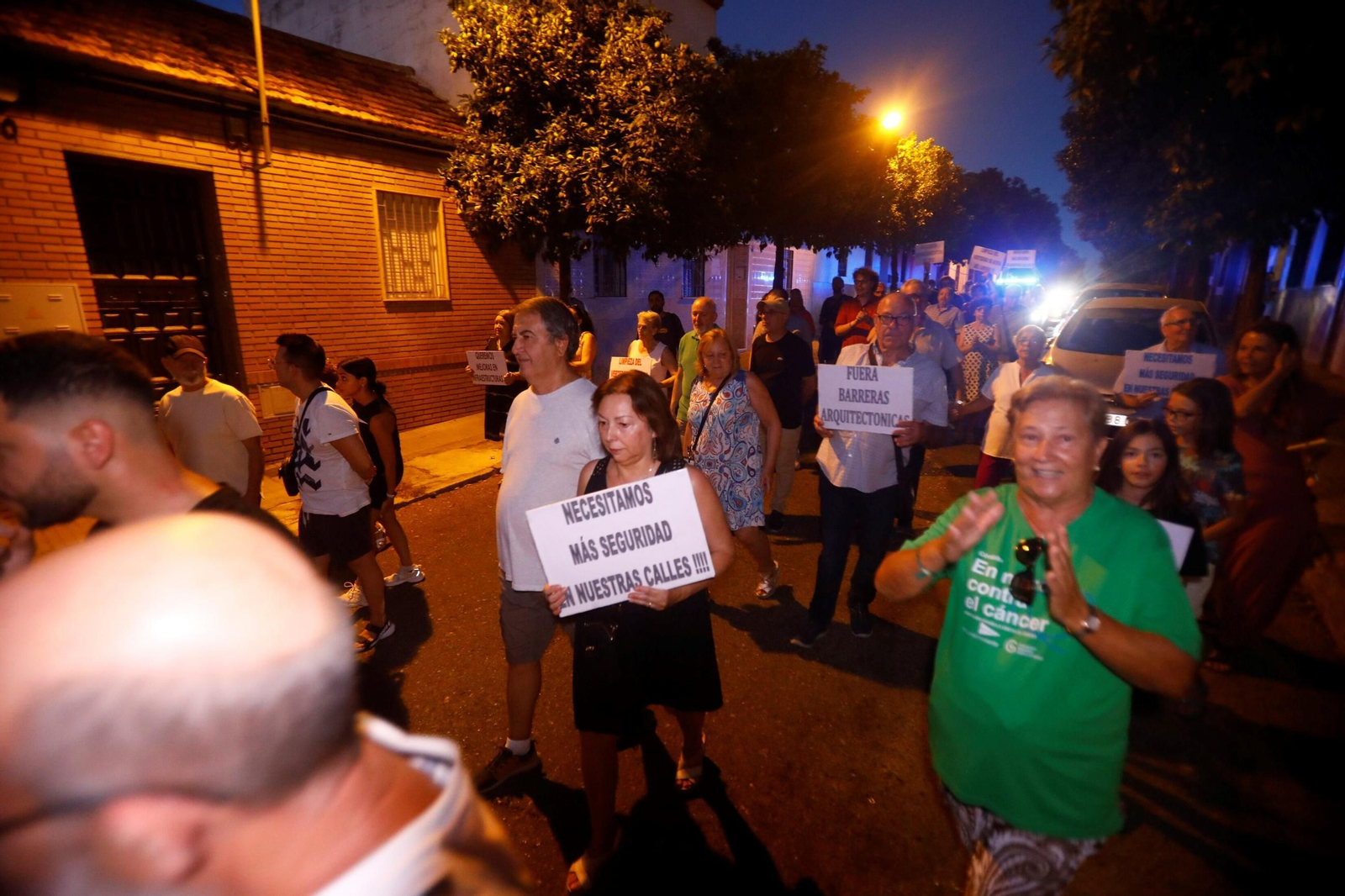 La manifestación de los vecinos del Distrito Sur de Córdoba, en imágenes