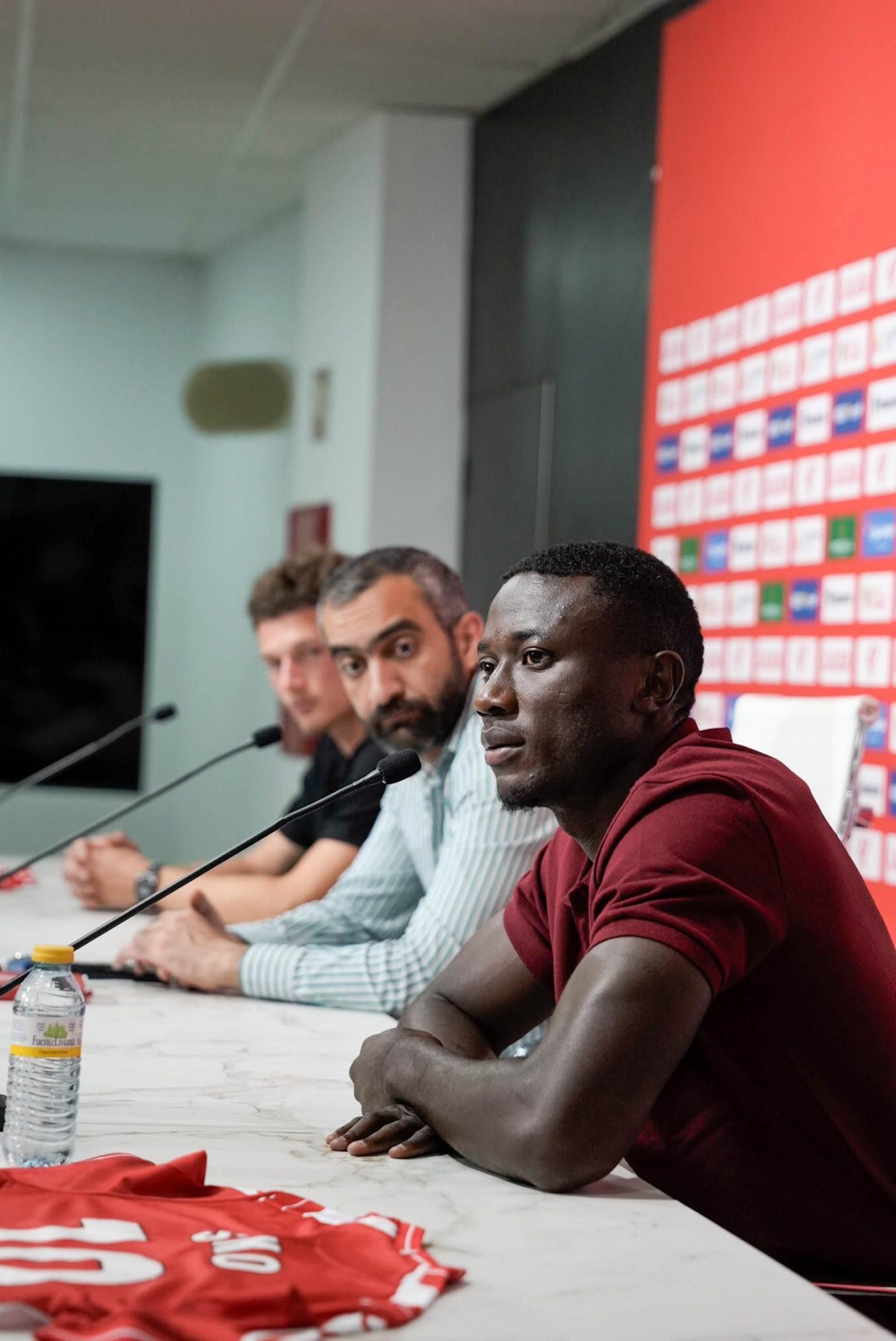 Soko y Dzodic como nuevos futbolistas de la UD Almería