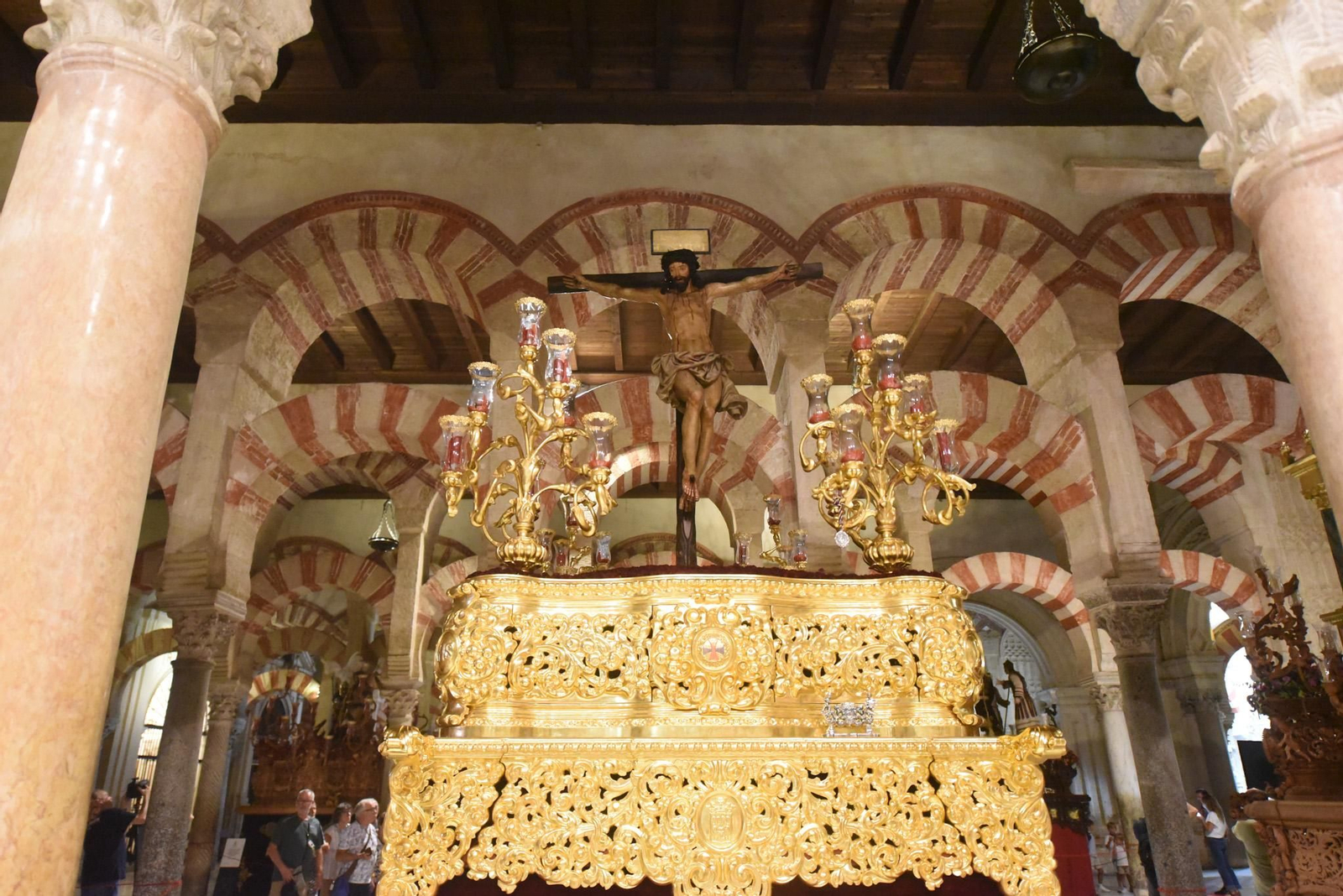 Las mejores fotos de las imágenes del Magno Vía Crucis en la Catedral de Córdoba