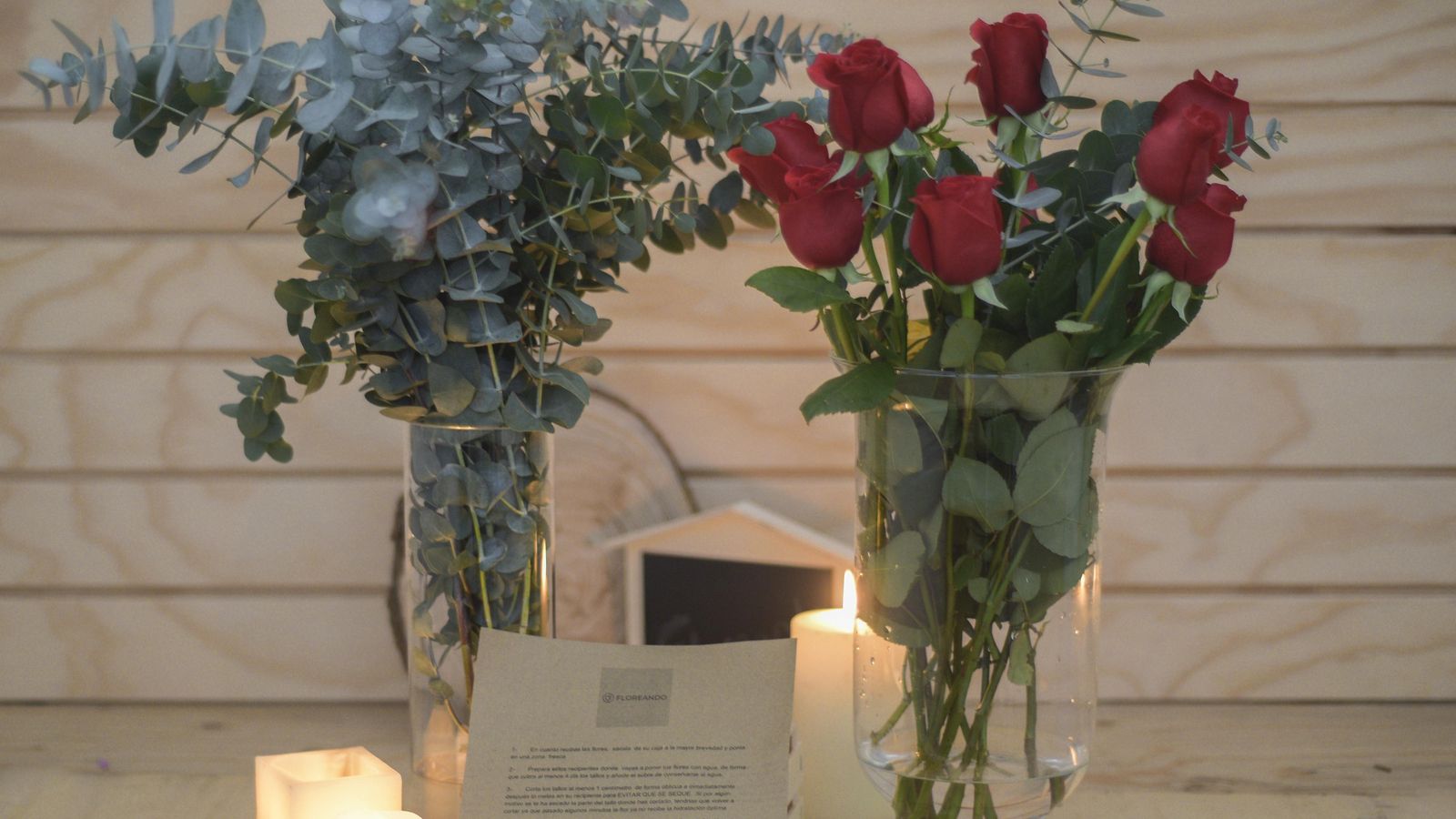 Rosas rojas y eucalipto para la pasión de San Valentín.