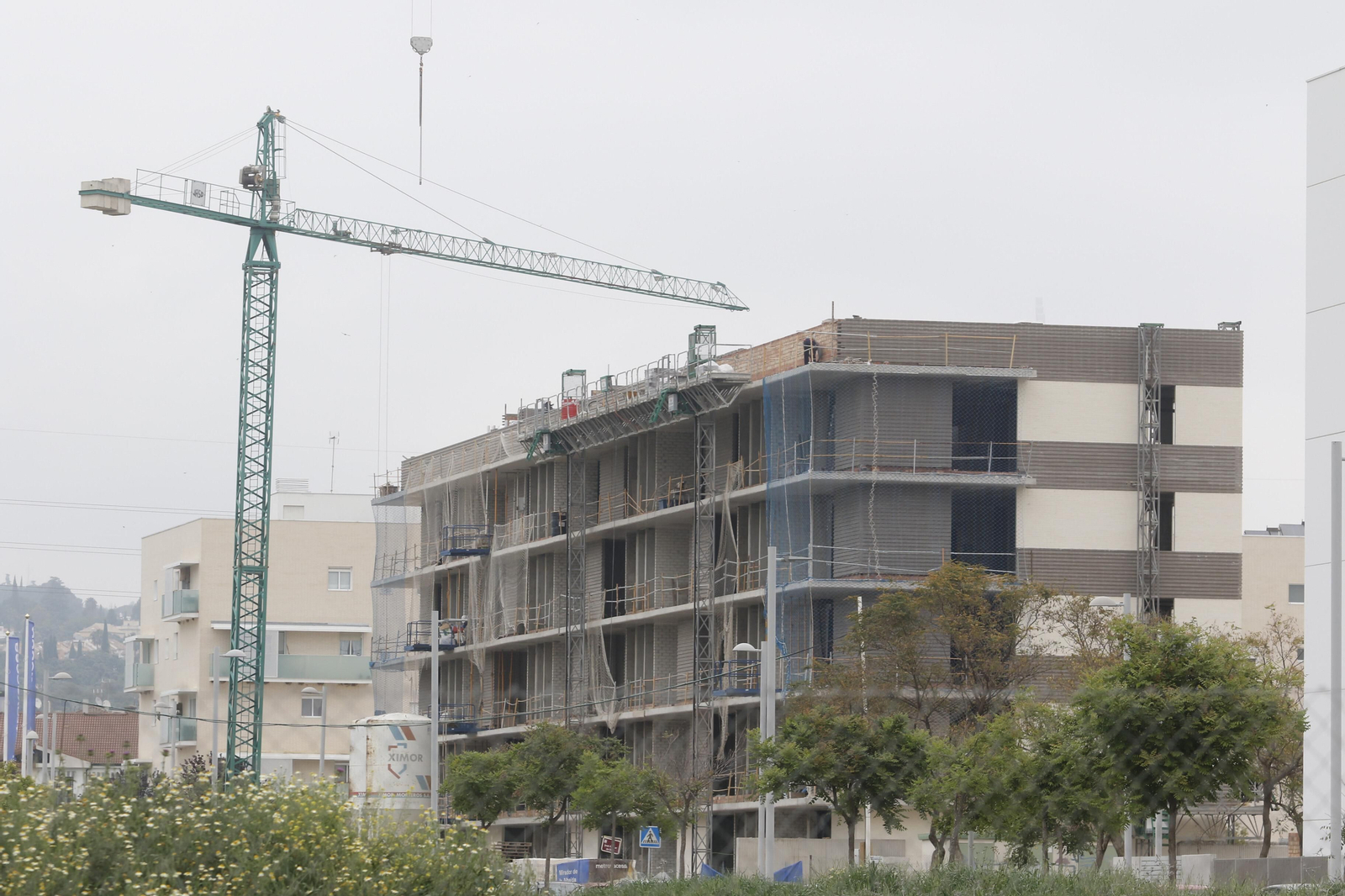 Las fotos del reparto masivo de mascarillas y la vuelta al trabajo en algunos sectores en Córdoba