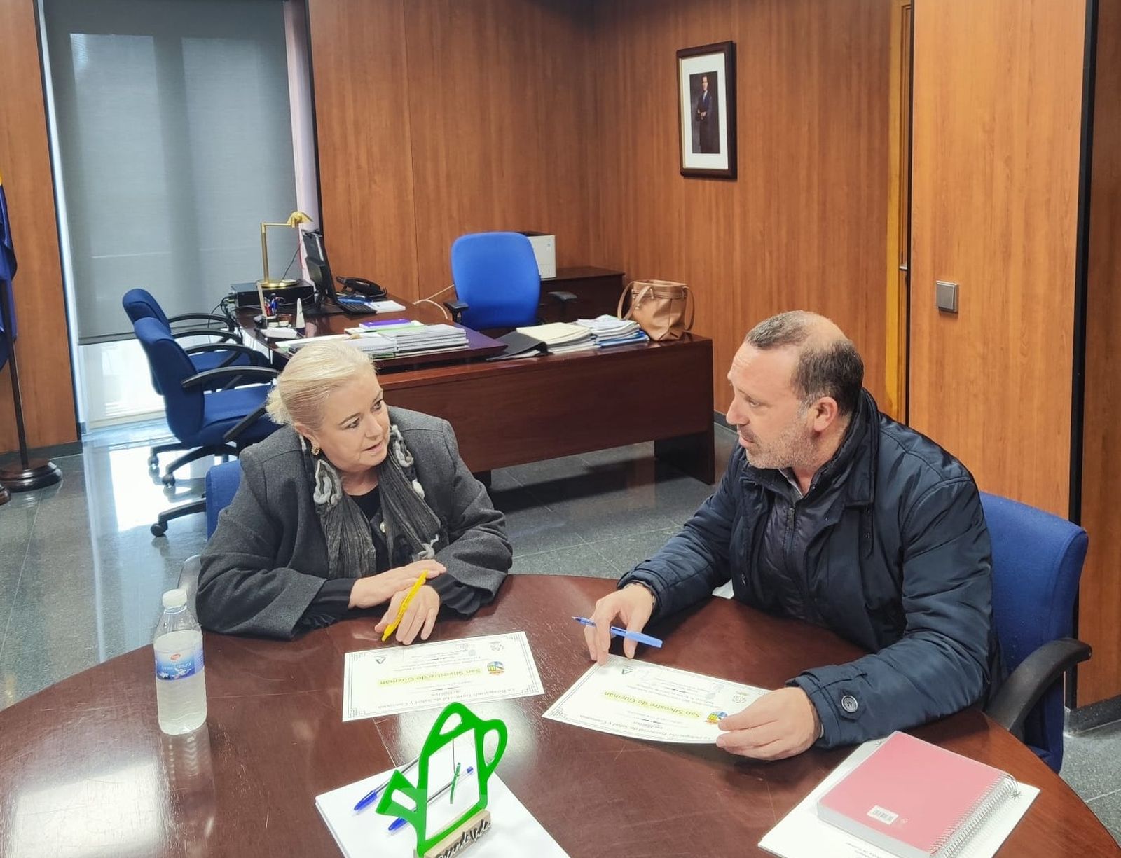 La delegada de la Junta, y el alcalde del municipio.