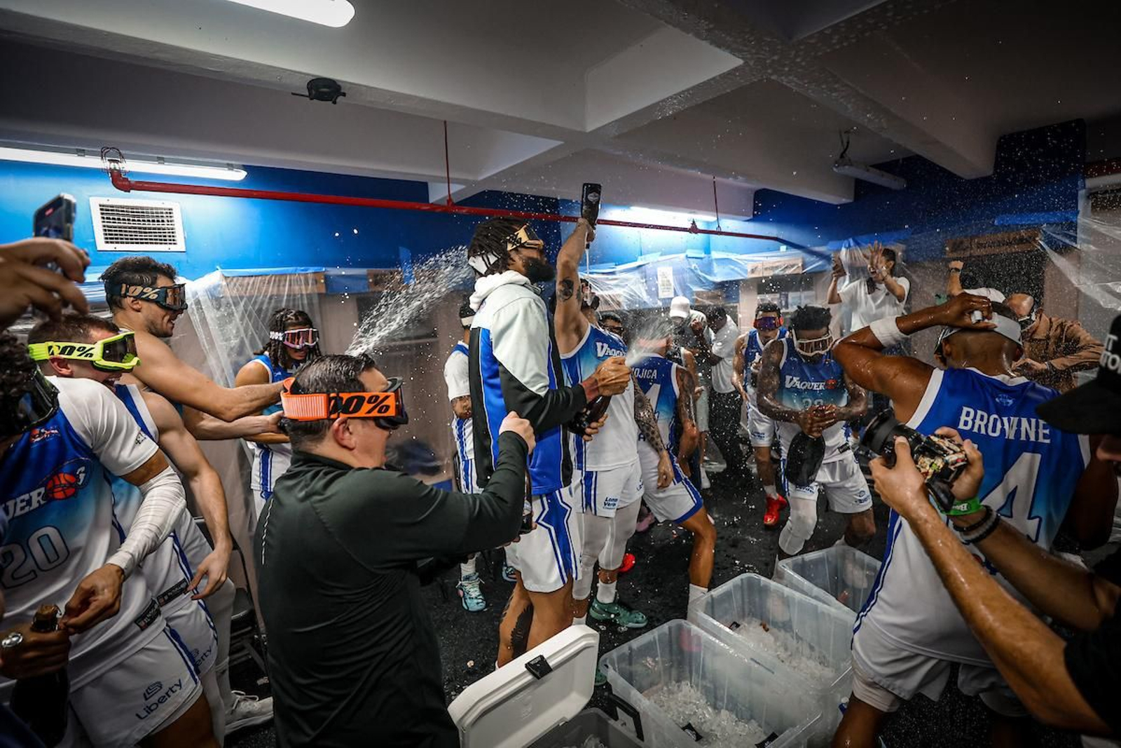 Título y despedida: Así festejó Chris Duarte la corona en Puerto Rico