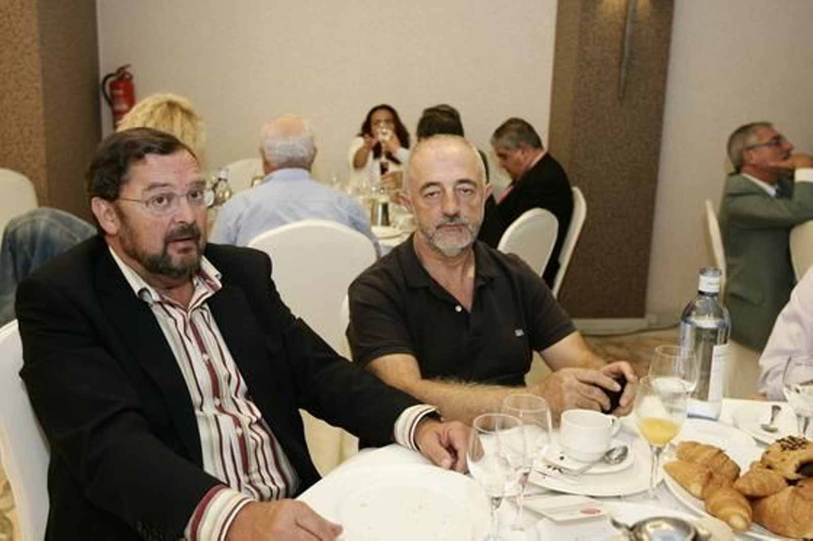 Bievenido Fernández (responsable de la Fundación Jesús Peregrín), compartiendo mesa con Francisco Molina  (responsable de UNICEF en Almería) 


Foto: Rafael G. / Javier Alonso