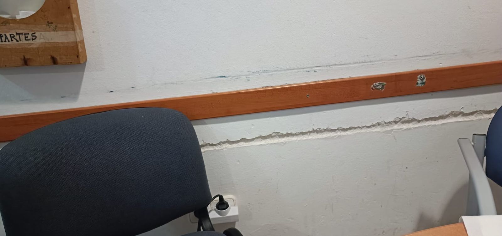 Las imágenes de los desperfectos y roturas denunciados en Urgencias de Huelva