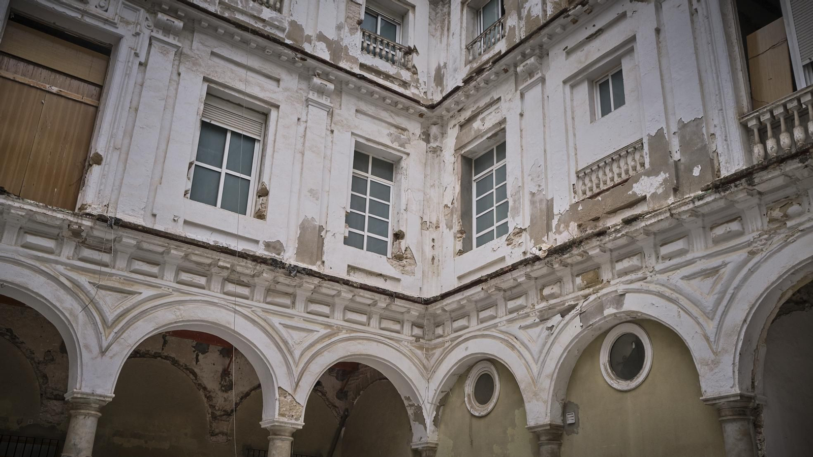 Interior del antiguo 'Instituto del Rosario' en Cádiz