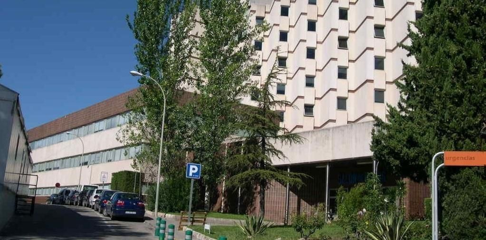 Entrada al hospital Infanta Margarita de Cabra, cuya ampliación es una de las actuaciones demandadas.