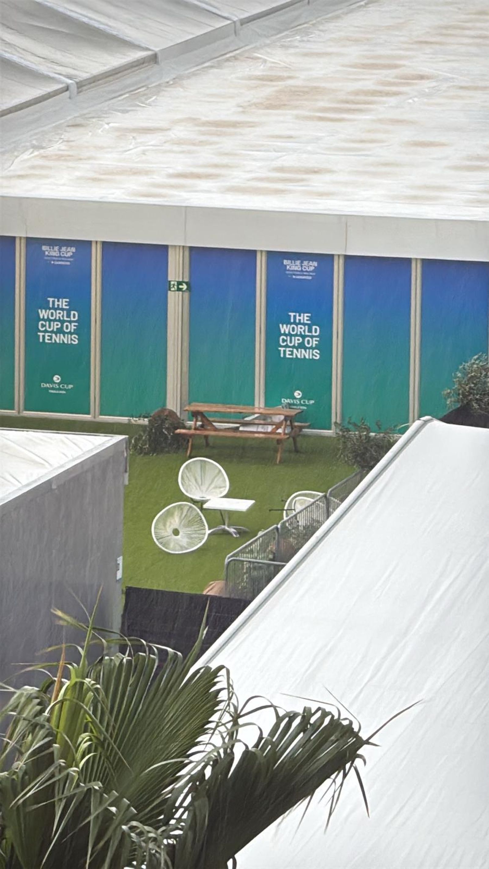 Daños por el viento y la lluvia en la ciudad para la Copa Davis y la Billie Jean