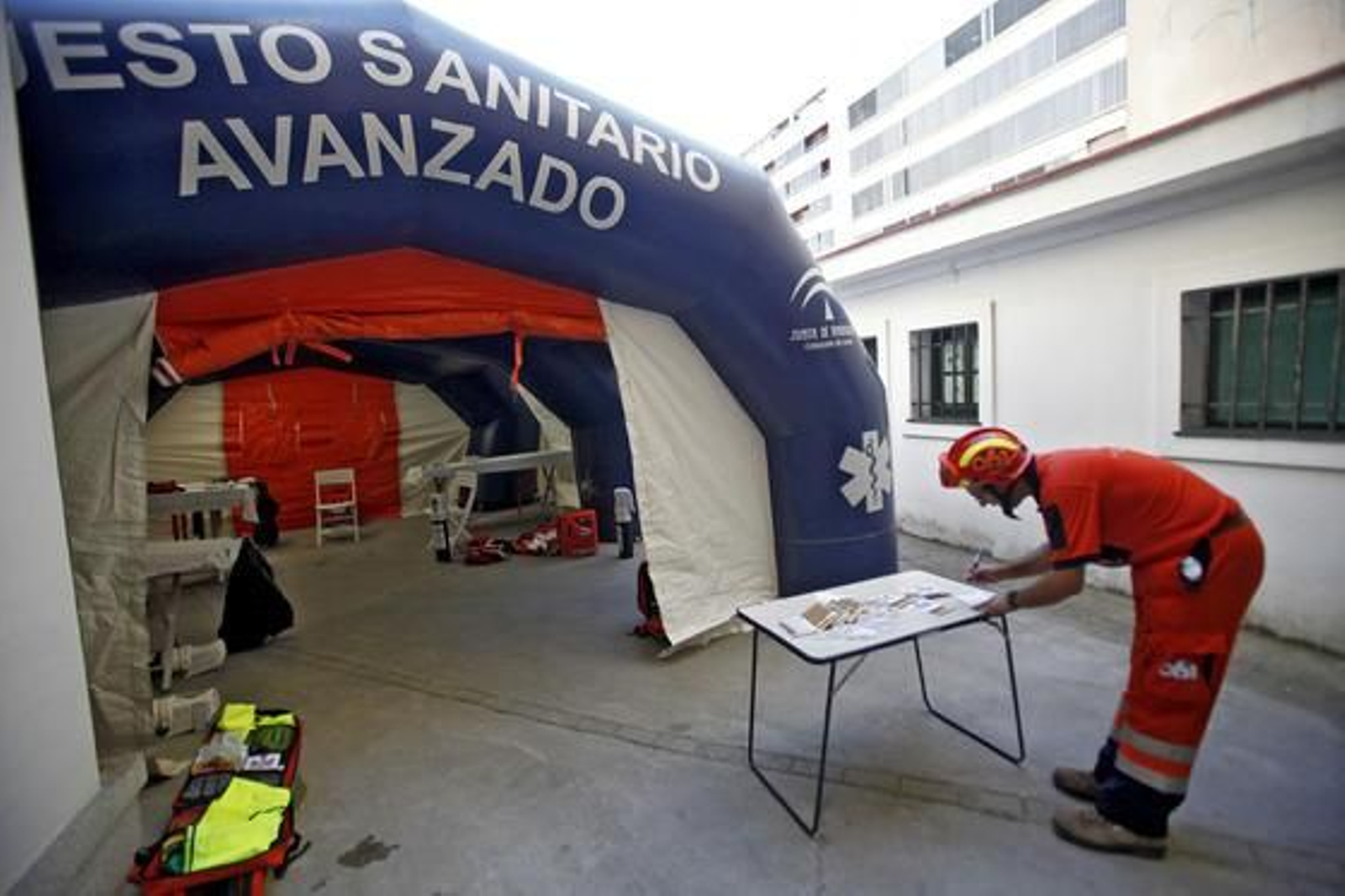 Espectacular incendio en un edificio de la calle Brasil. /Jesús Marín