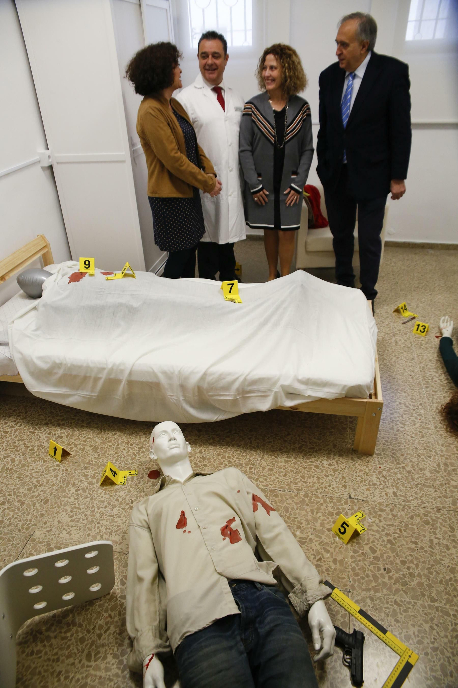 Fotos: así es por dentro el laboratorio para resolver crímenes de la UGR en Granada