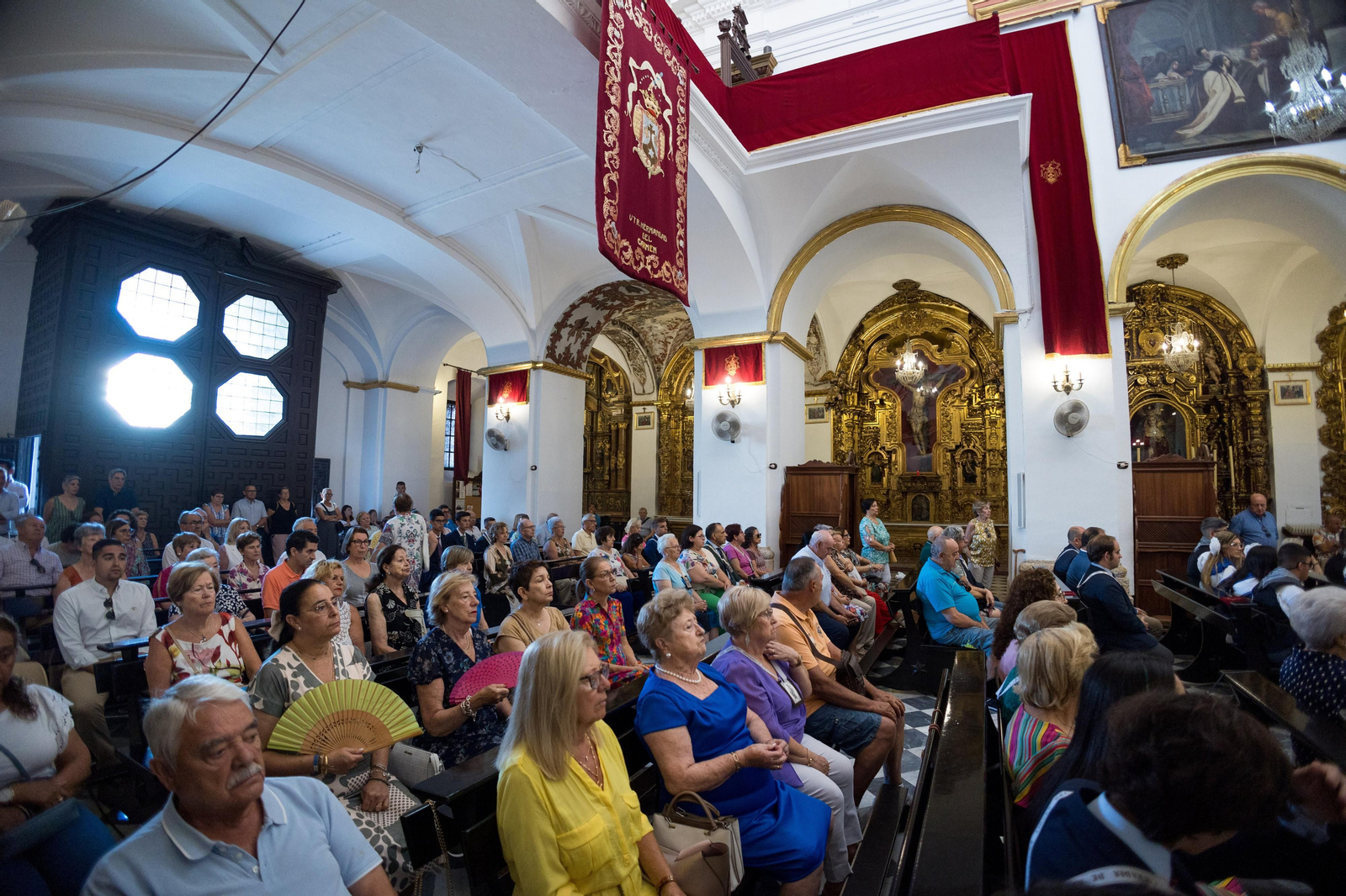 Las imágenes de la función y el besamanos a la Virgen del Carmen en San Fernando