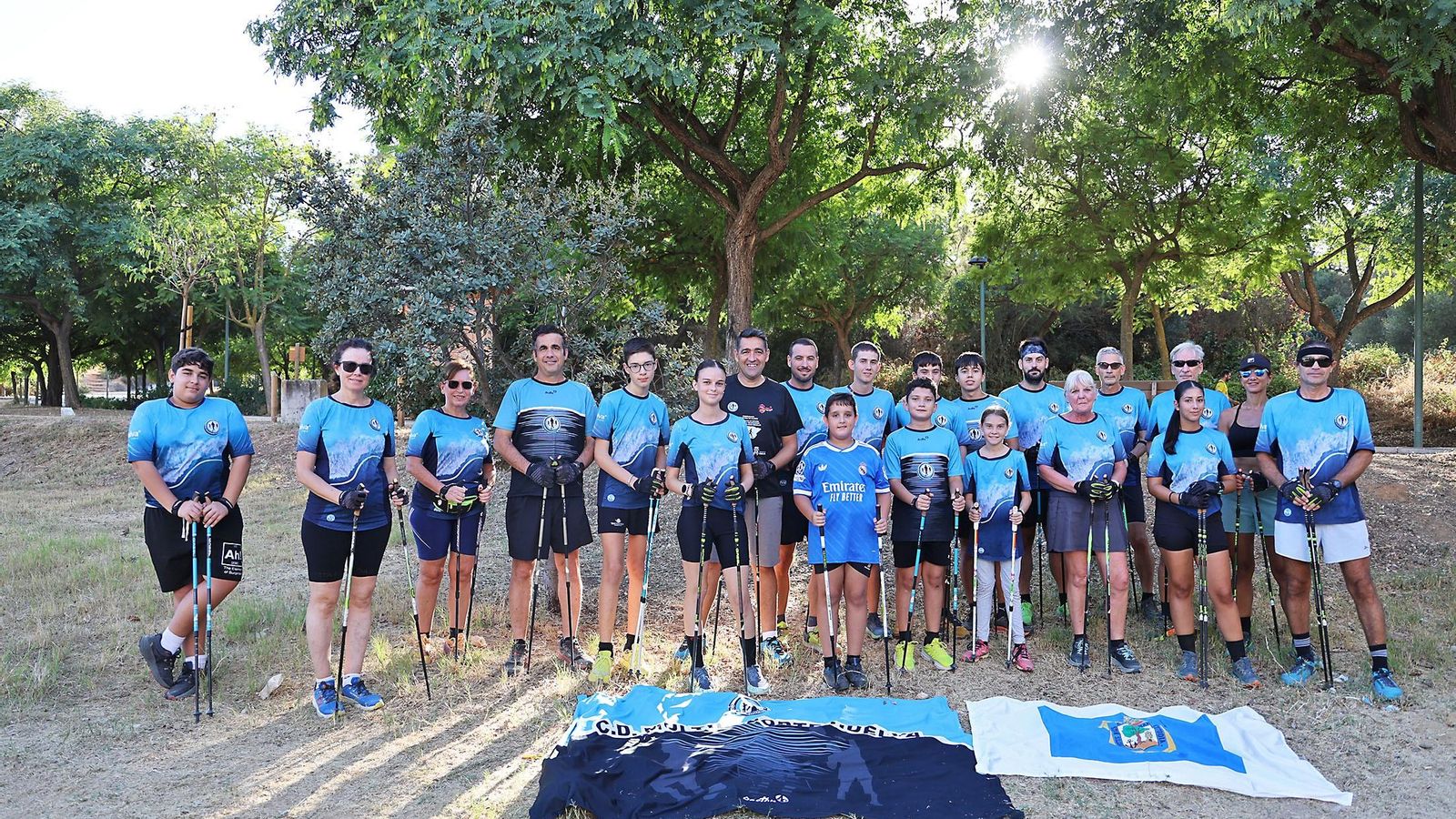 Foto de familia de los marchadores del CD Multideporte.