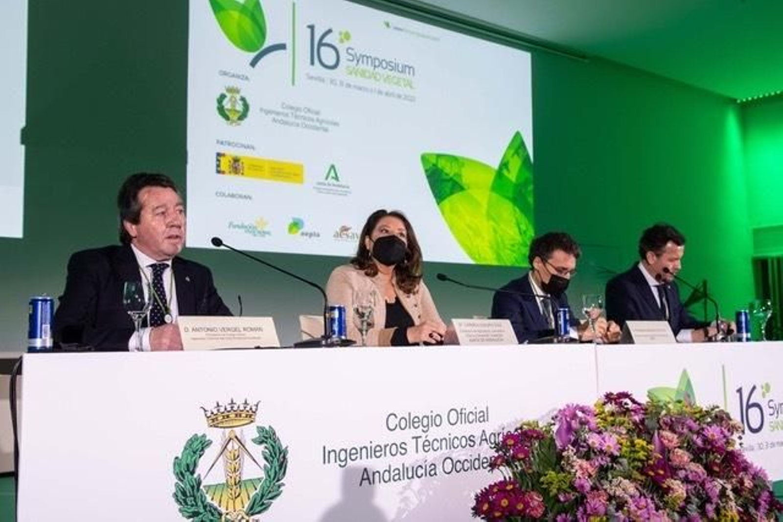 Mesa presidencial del Symposium con, de izquierda a derecha, Antonio Vergel, Carmen Crespo, Fernando Miranda y Carlos León.