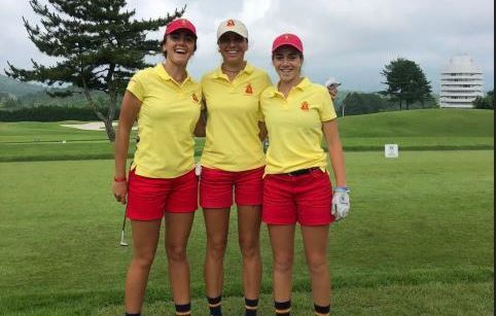 Andrea Revuelta, Cayetana Fernández y Paula Martín
