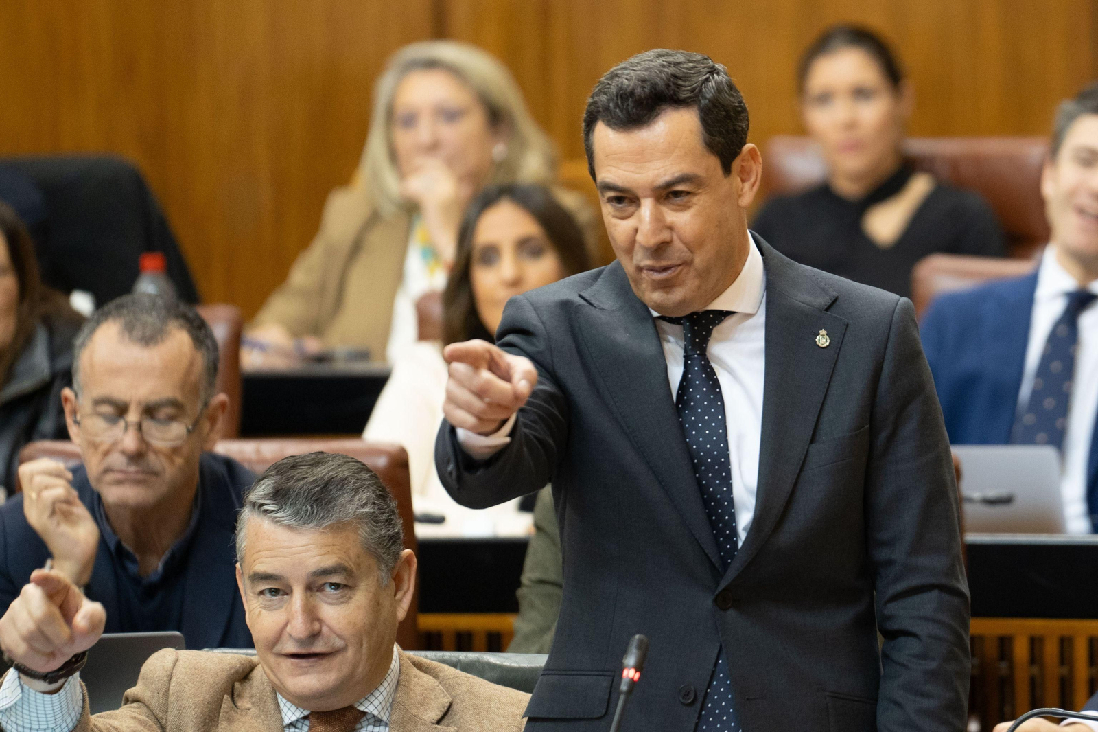 Juanma Moreno se dirige a Espadas en la Sesión de Control de hoy.